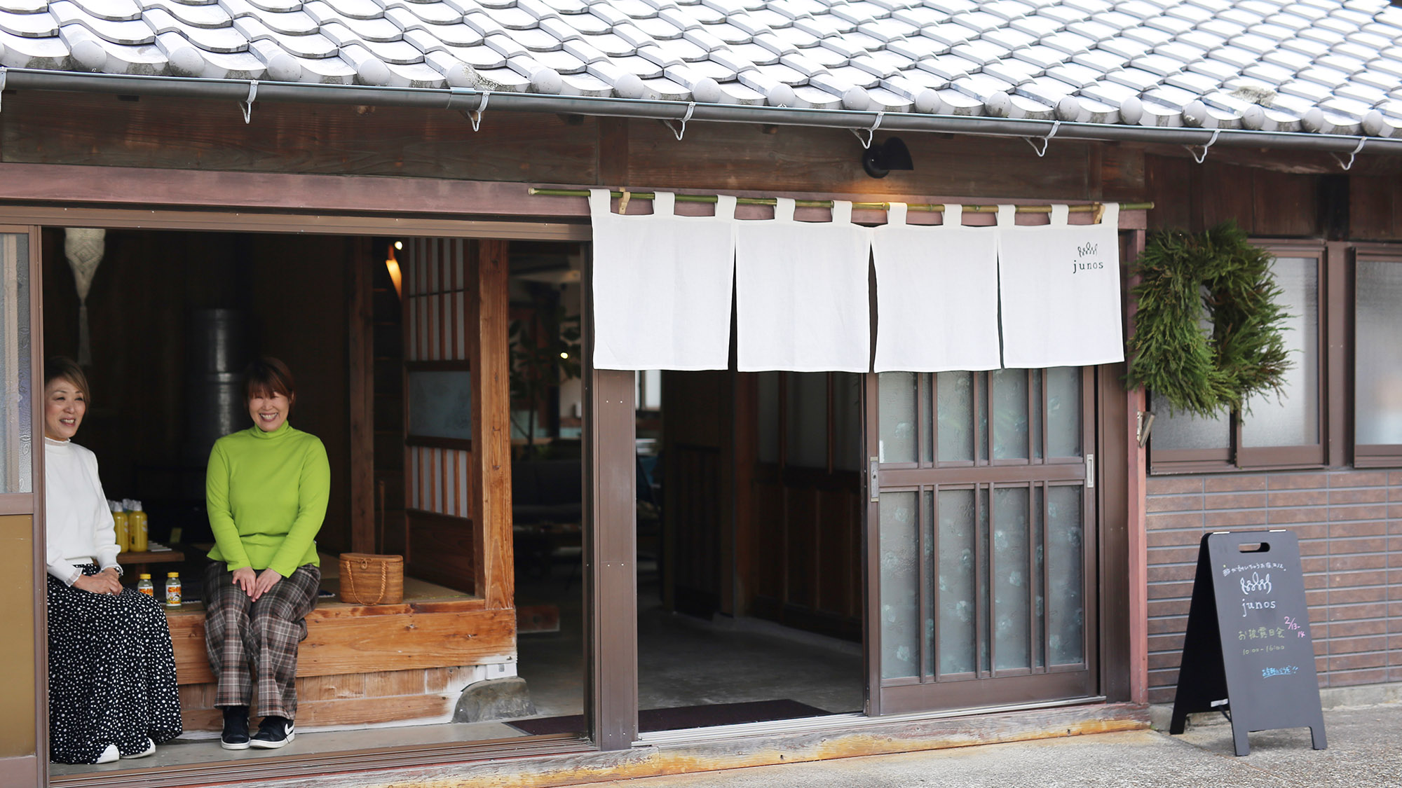 ・【外観】1階の広い土間ラウンジで世界中のゲストと交流可能。お遍路巡りにもピッタリ