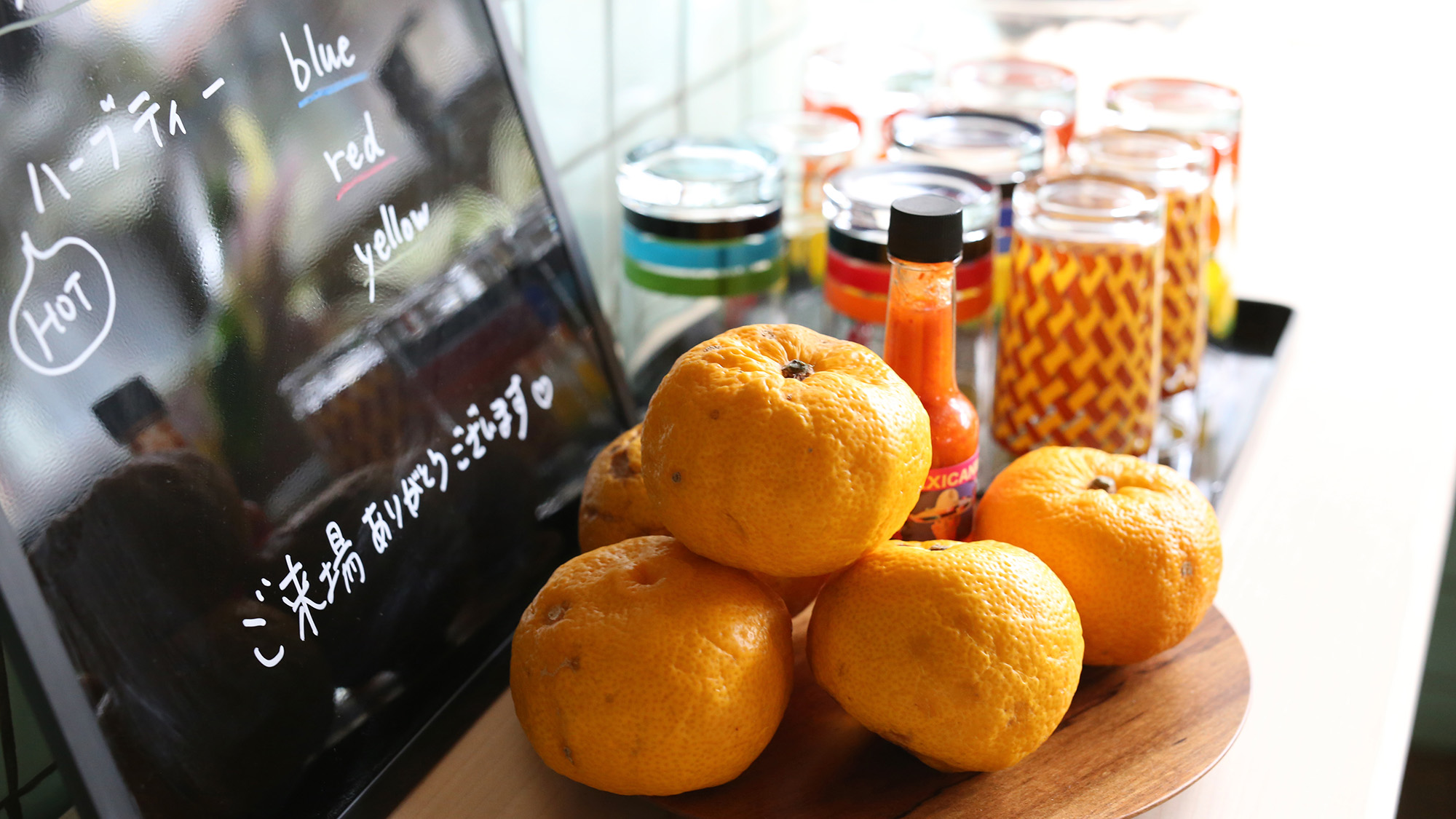 ・【ラウンジ】名産の柚子が良い香りを漂よわせるリラックス空間