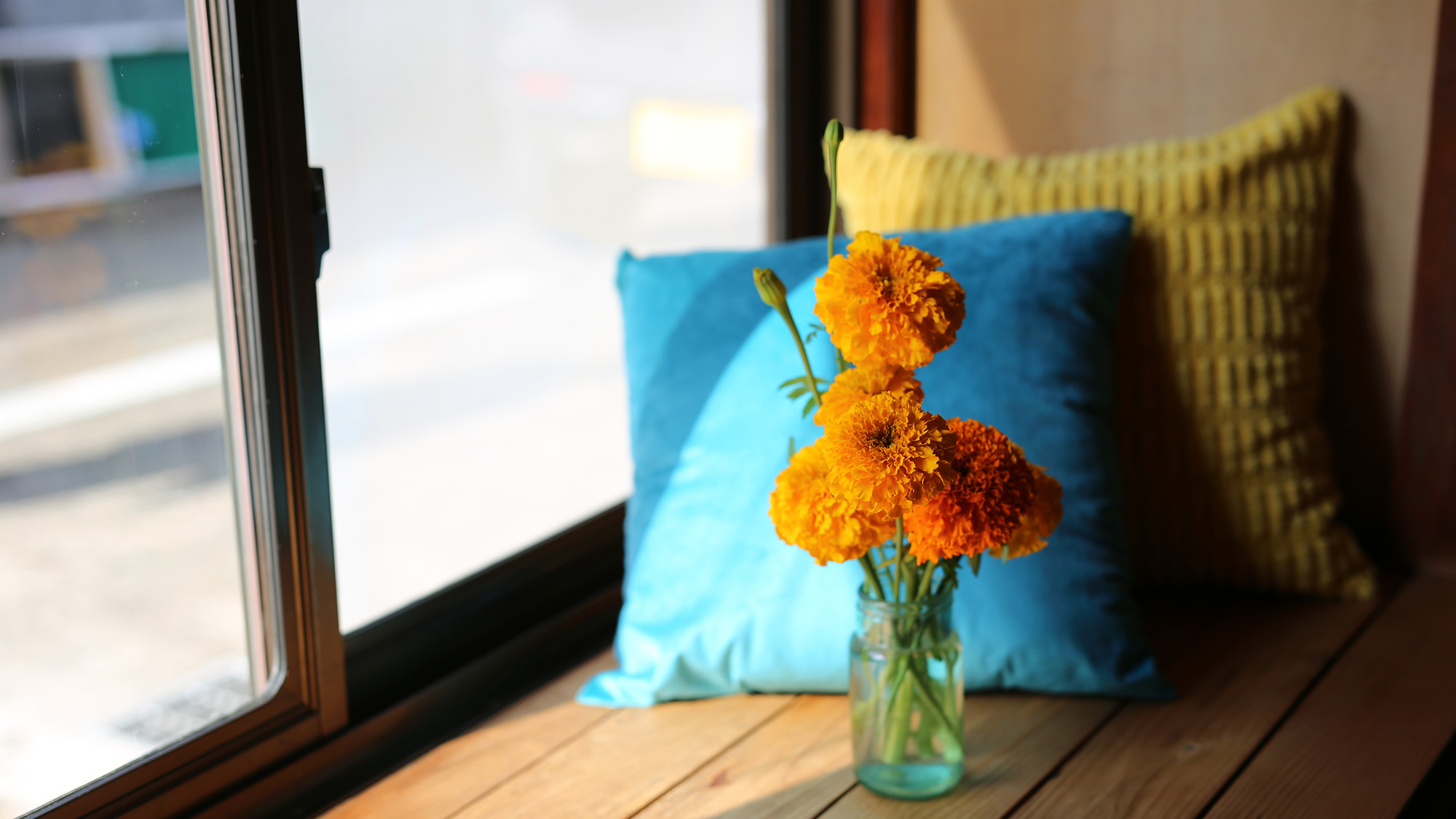 ・【ラウンジ】ノスタルジックなインテリア空間でおくつろぎいただけます