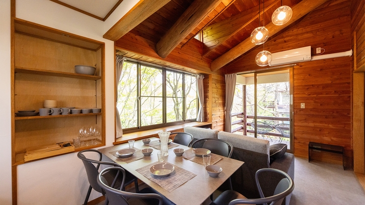 木々に囲まれたプライベートドッグラン付コテージ