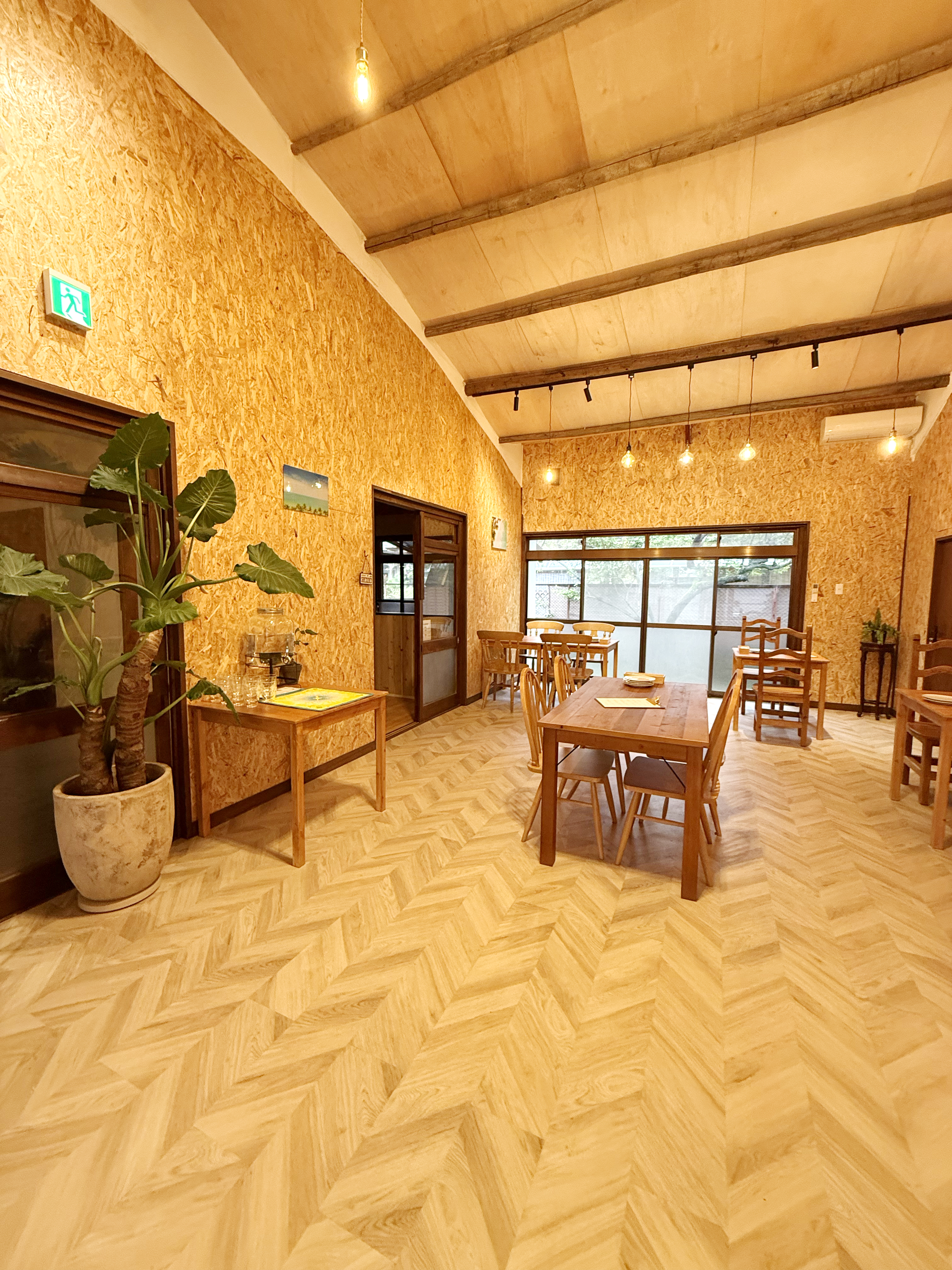 activityの受付やレストランとしても使用されるセンターホール。 皆さんにくつろいでいただけスペースです。