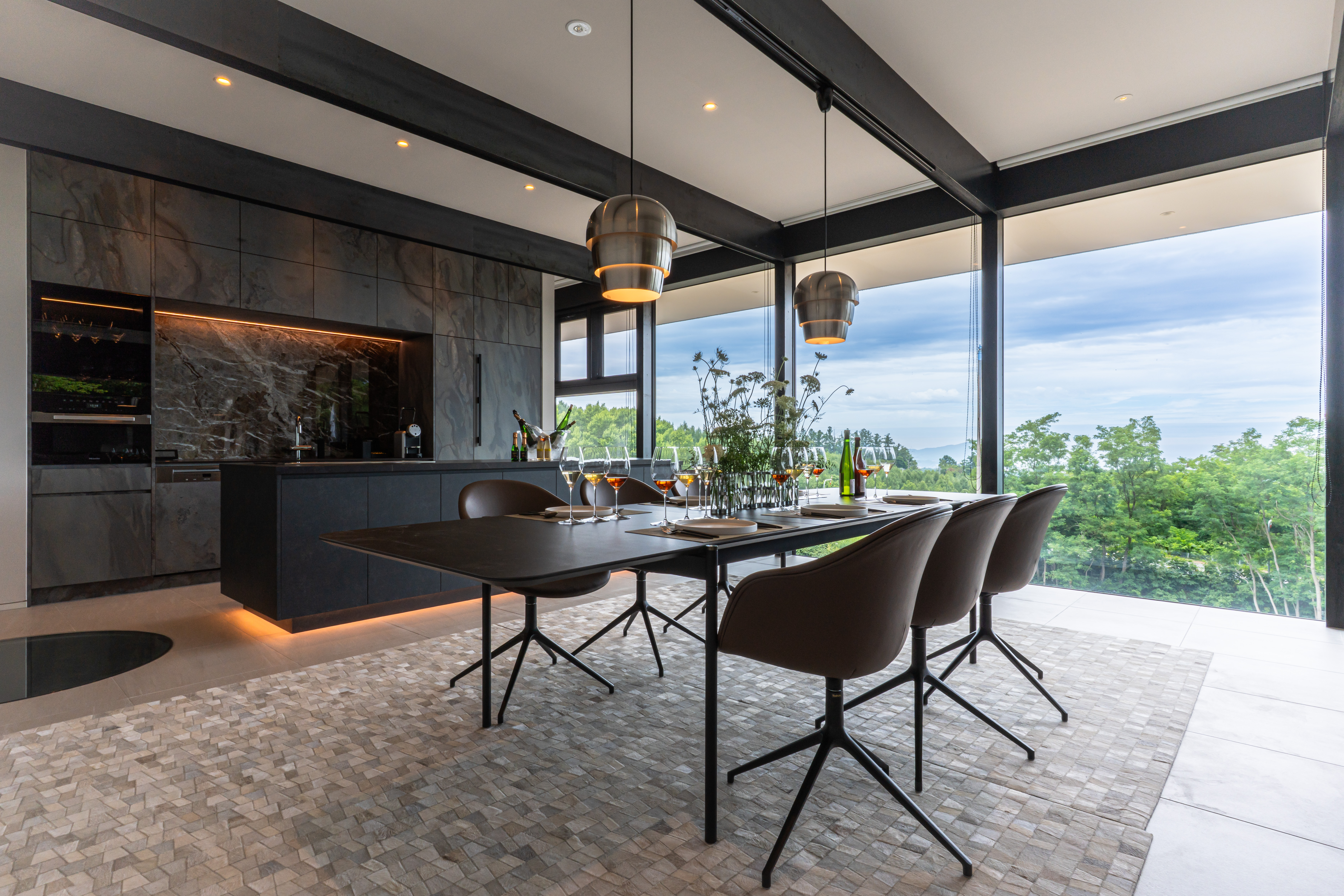 リビング・テーブル