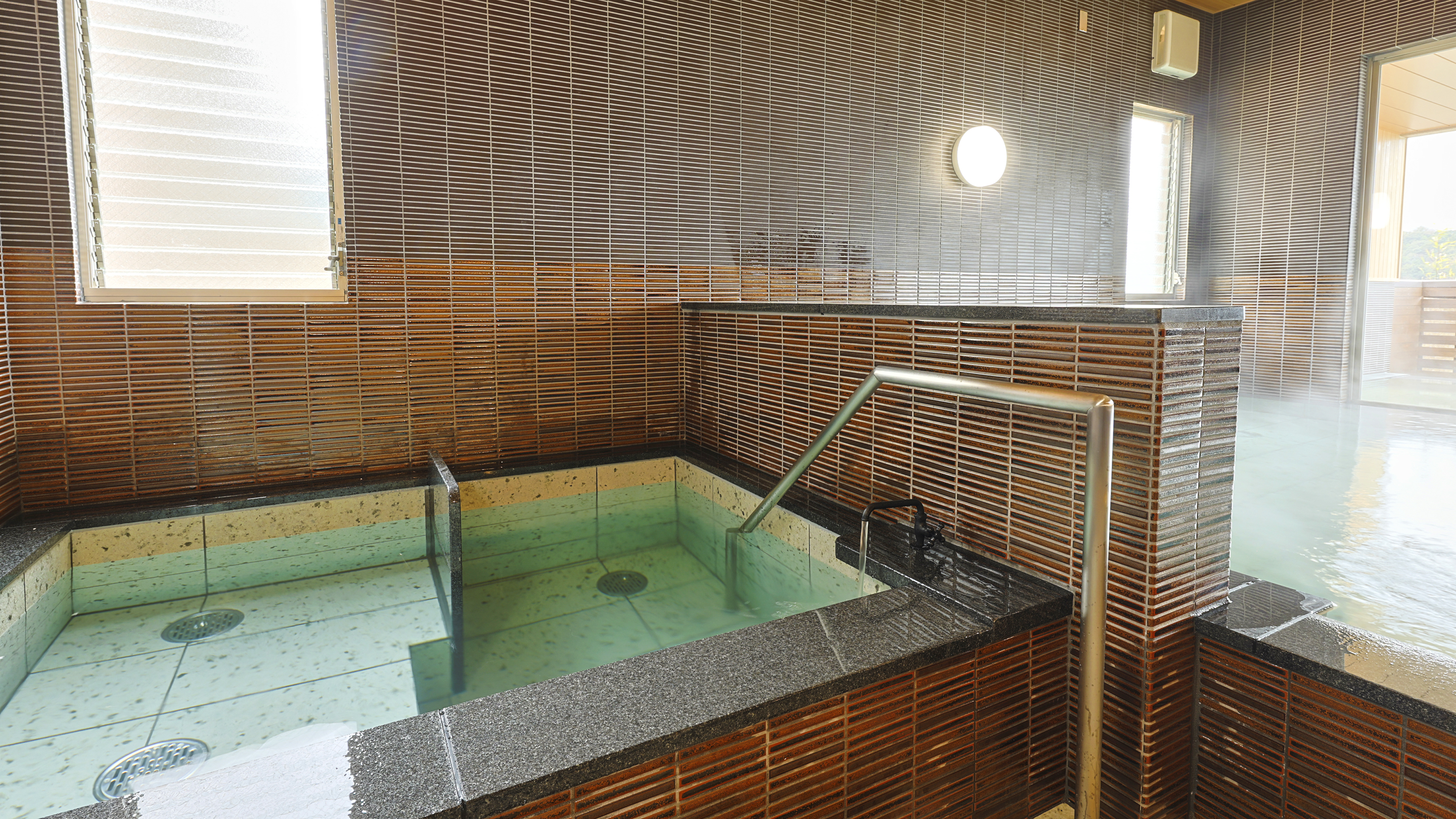 水風呂はチラーを導入