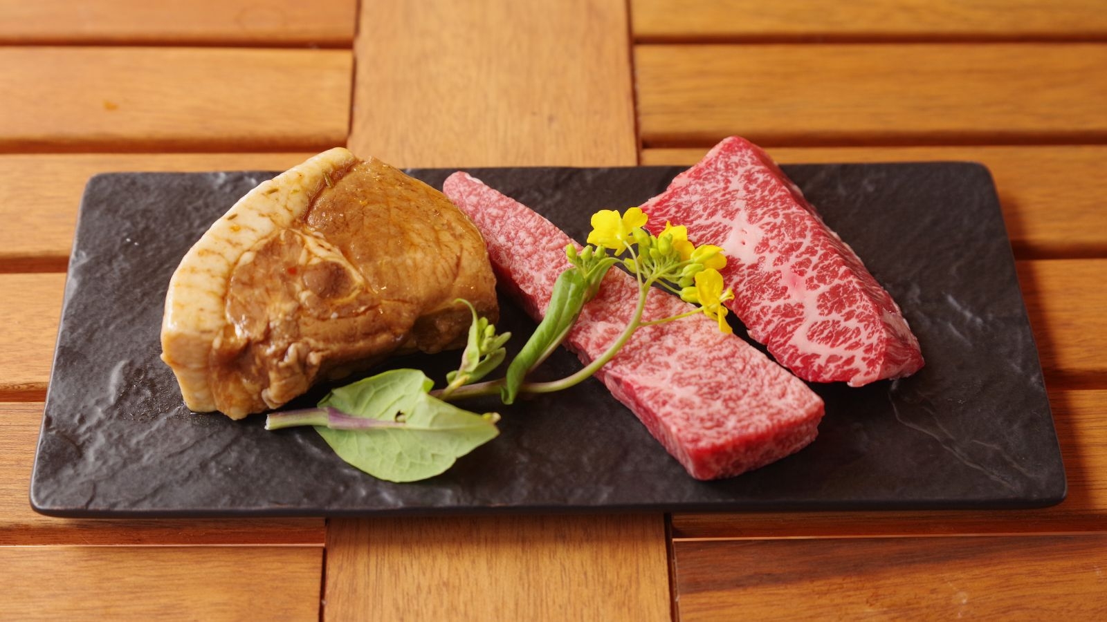 【別府で美食旅／連泊】ラグジュアリーBBQ＆銀の塔会席｜贅沢グルメと自家源泉の半露天風呂で贅沢旅