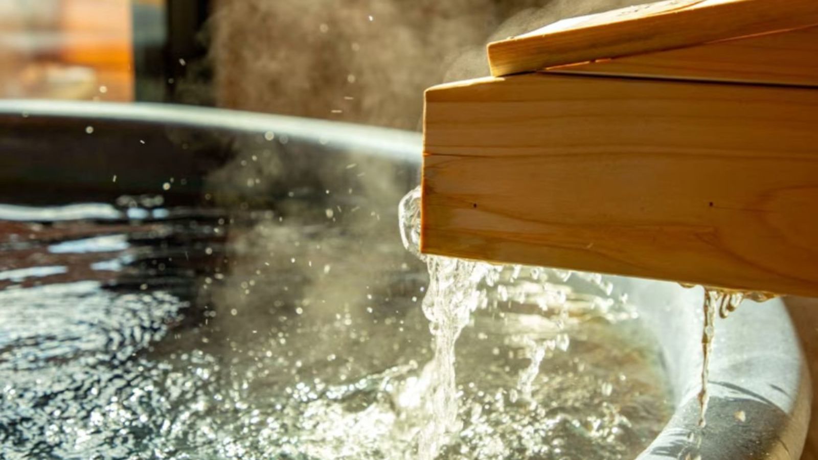 【客室温泉】全客室に天然温泉の半露天風呂付き