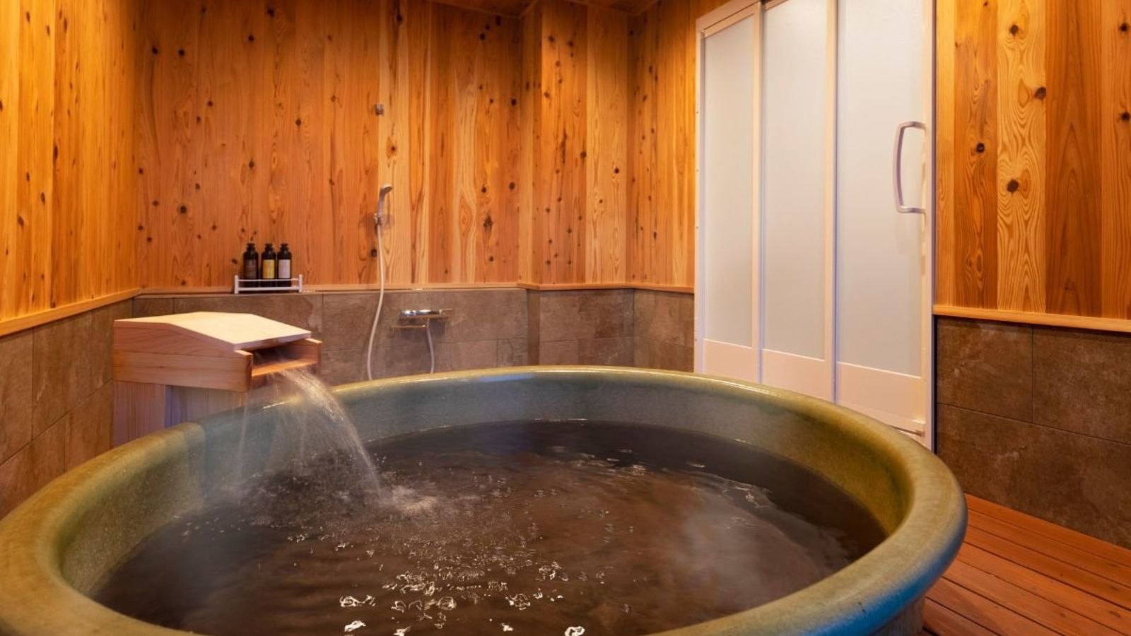 【客室温泉】プライベート空間でゆったり楽しむ天然温泉の半露天風呂