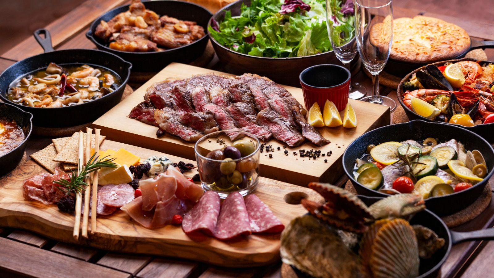 【食事一例】香ばしく焼き上げたステーキ、至高の美味しさ