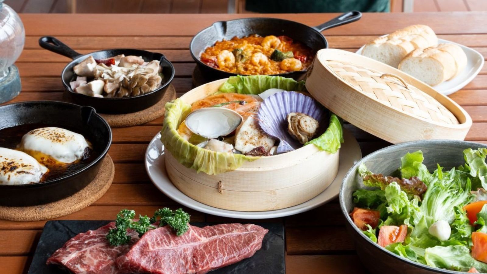 【日帰りBBQ】シェフ厳選の豪華海鮮地獄蒸し！ラグジュアリーグランピングBBQコース