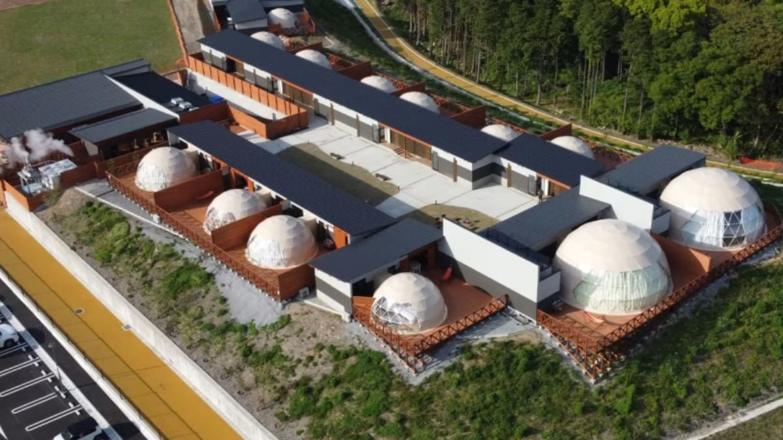 【外観】大自然と調和した美しい全体外観、訪れるたびに感動