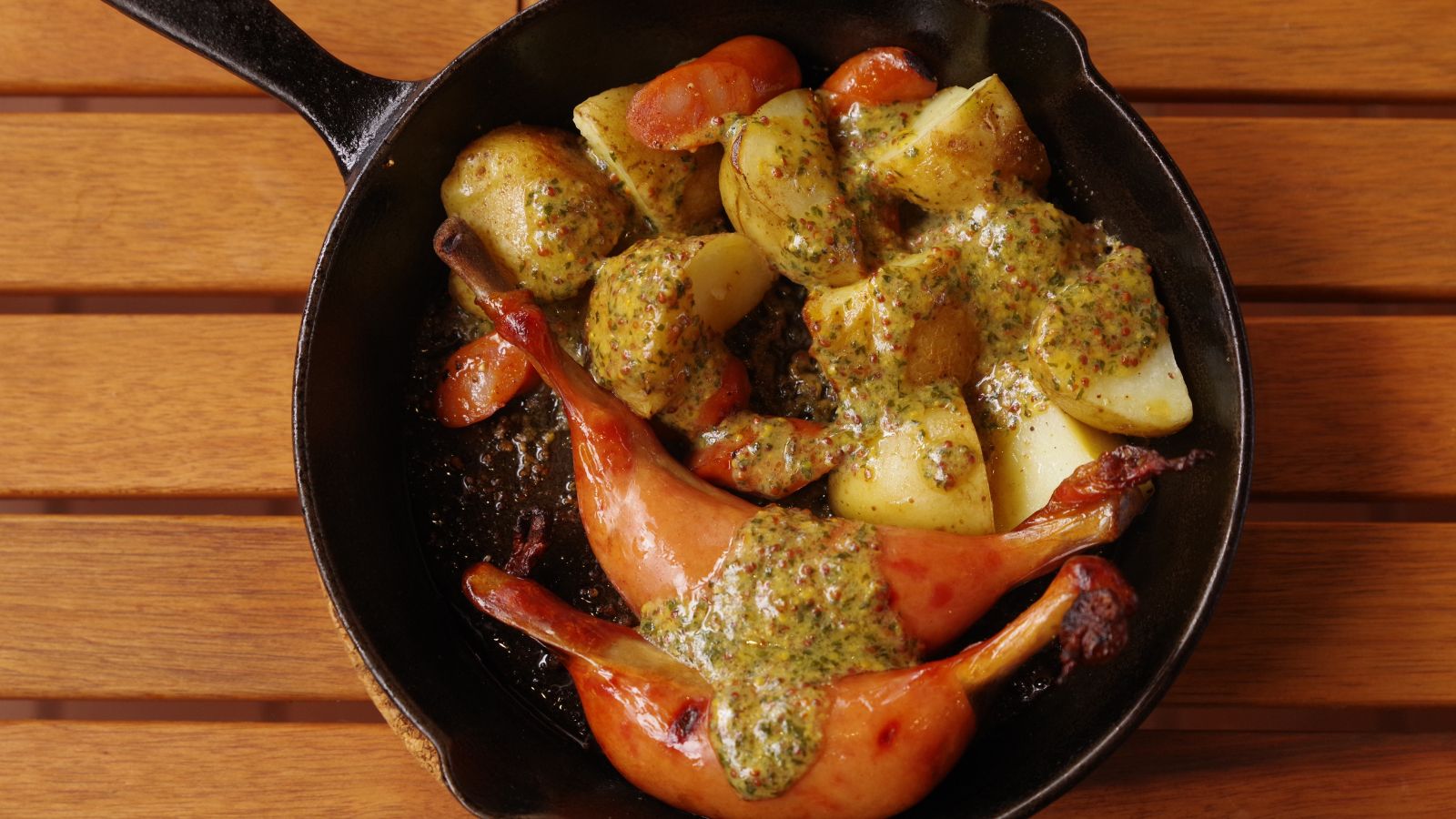 2026春　骨付きソーセージのジャーマンポテト