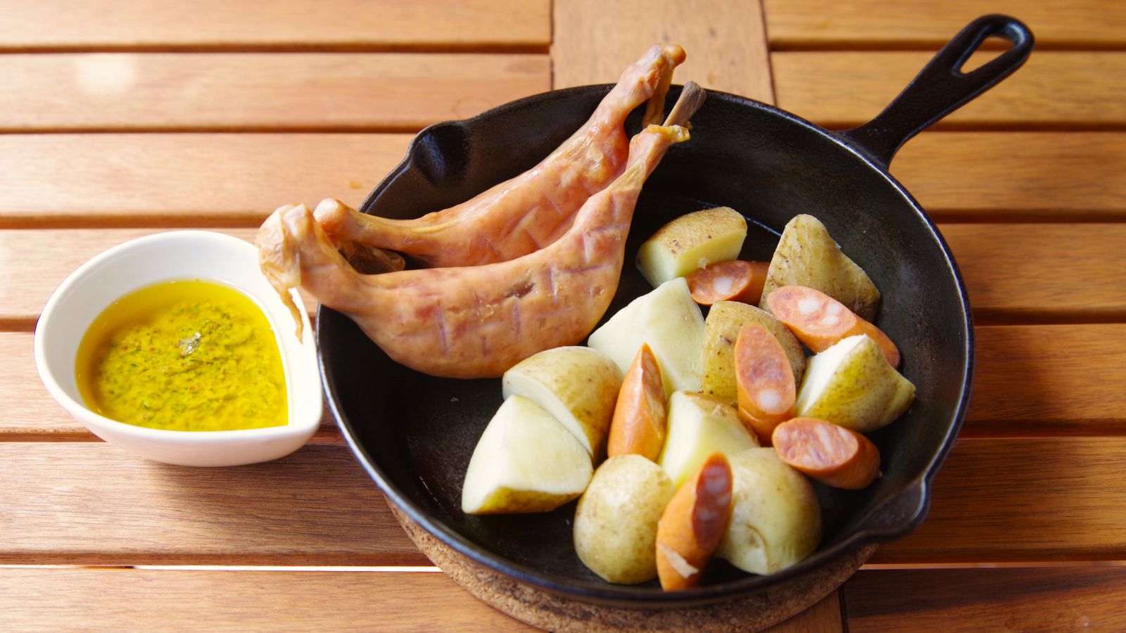 2026春　骨付きソーセージのジャーマンポテト