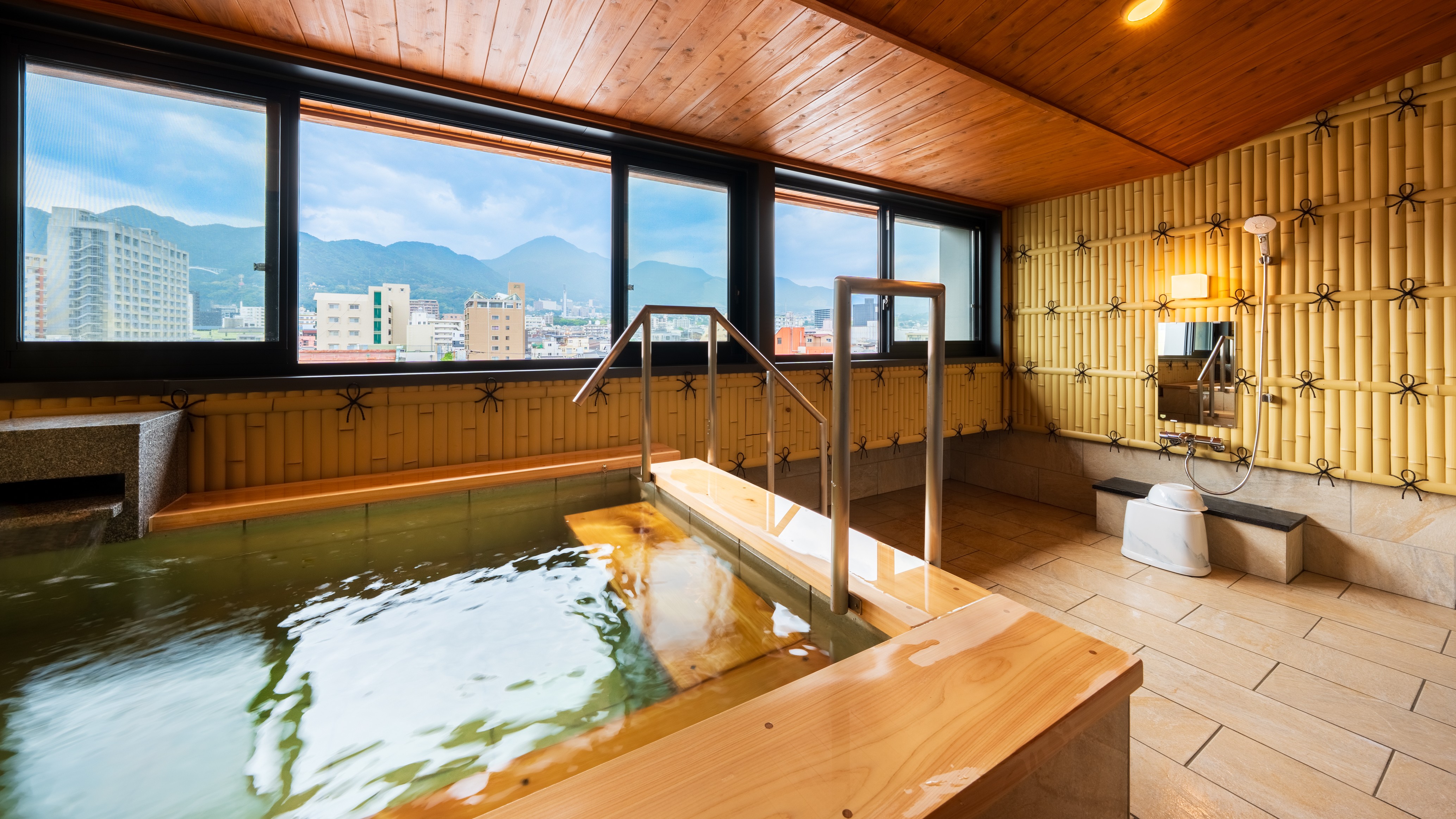 半露天風呂付　和モダン特別室「月」