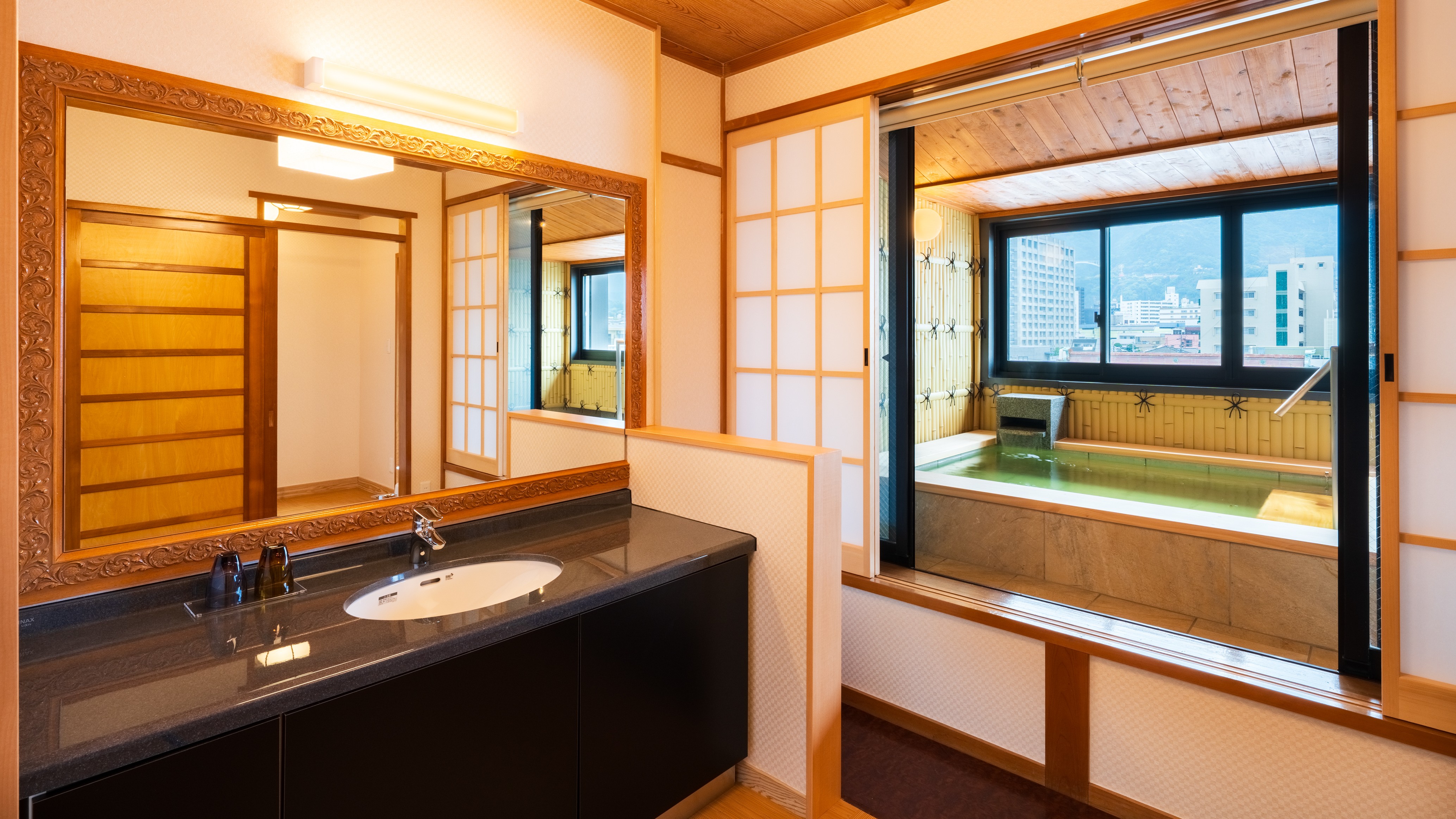 半露天風呂付　和モダン特別室「月」