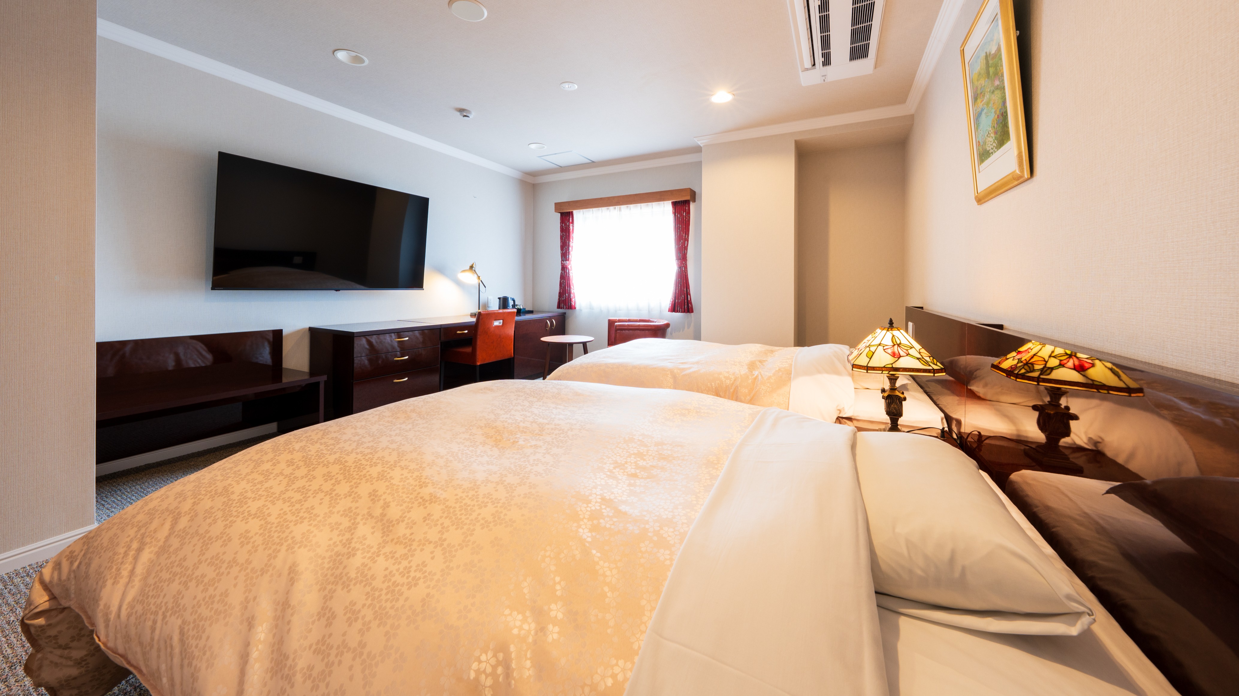 プレミアムスタンダードツイン(38㎡/セミダブルベッド120cm&times;2台)