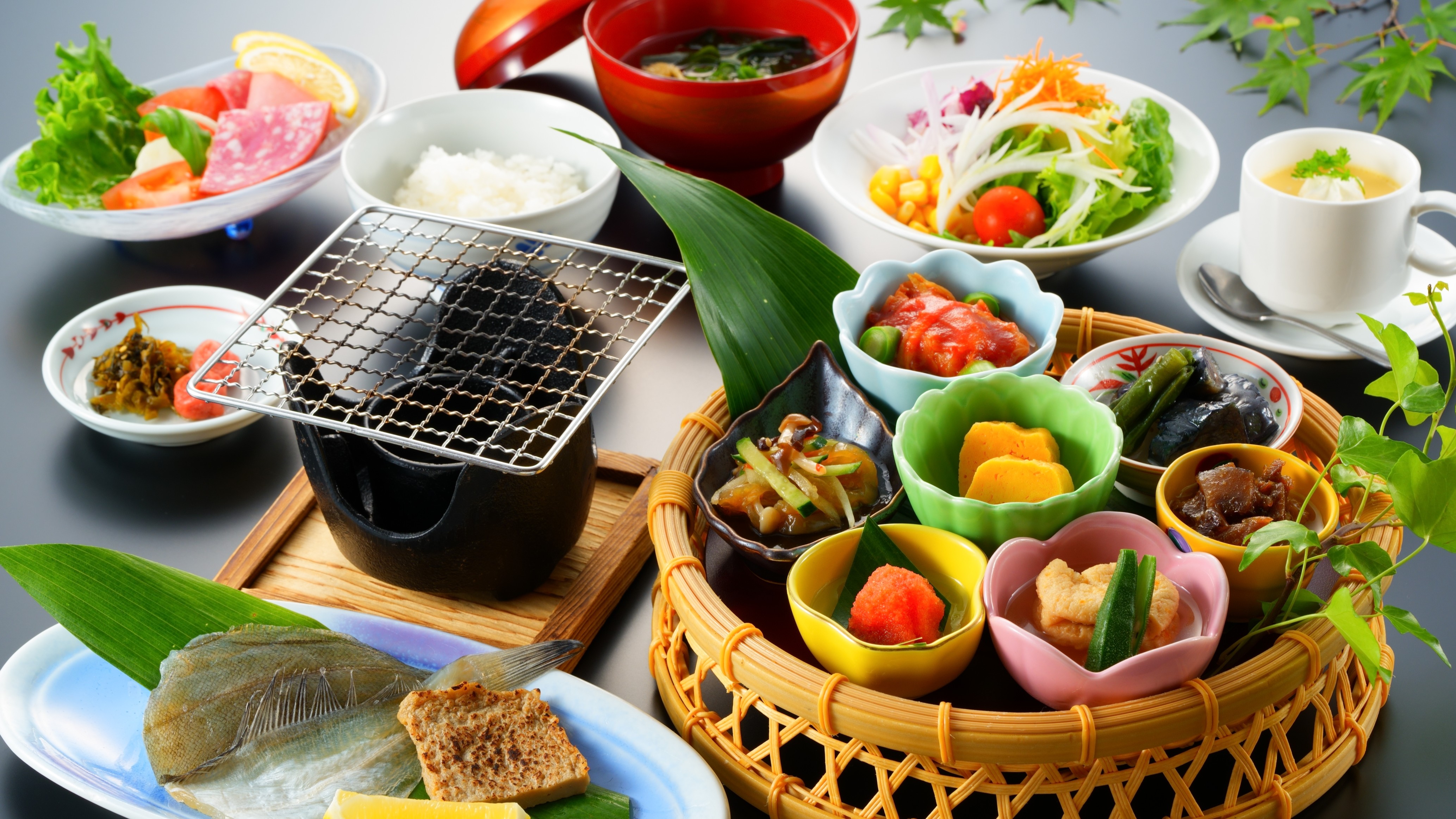 【朝食】寝起きの身体に優しい和朝食。1日の活力となるよう、心を込めてご用意します。