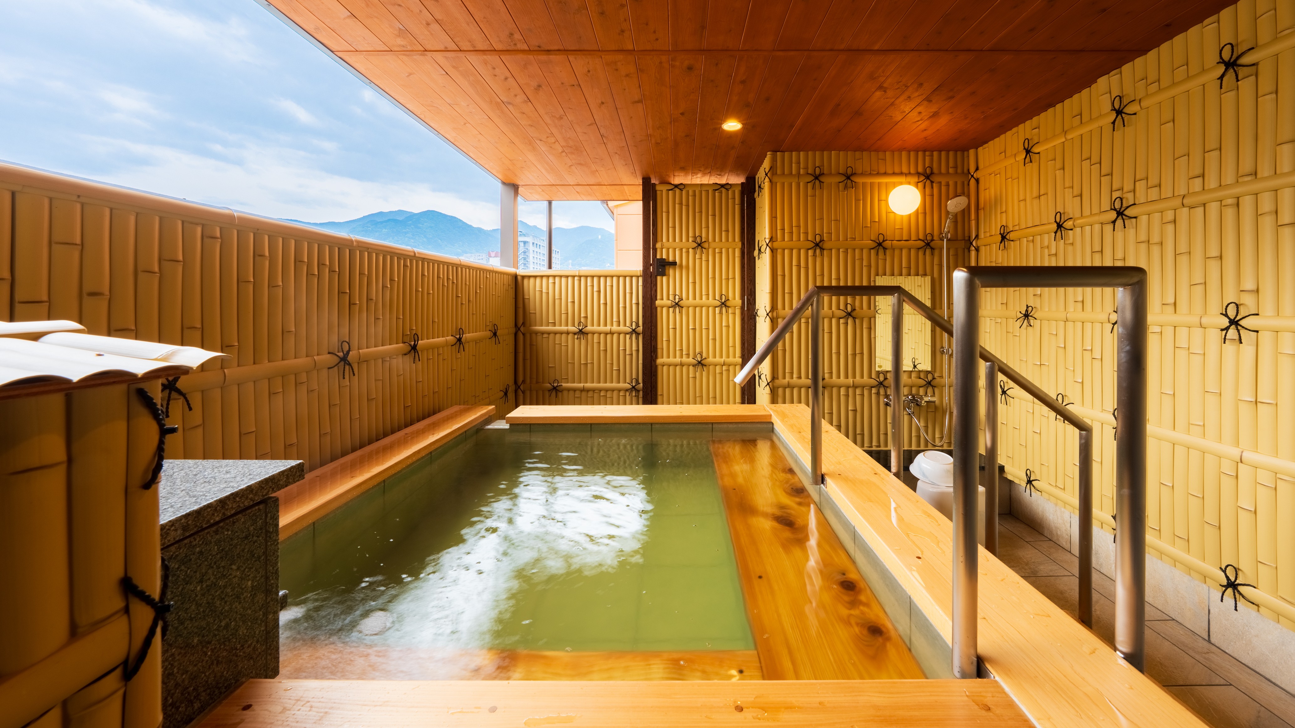 半露天風呂付　特別室洋室「椿」