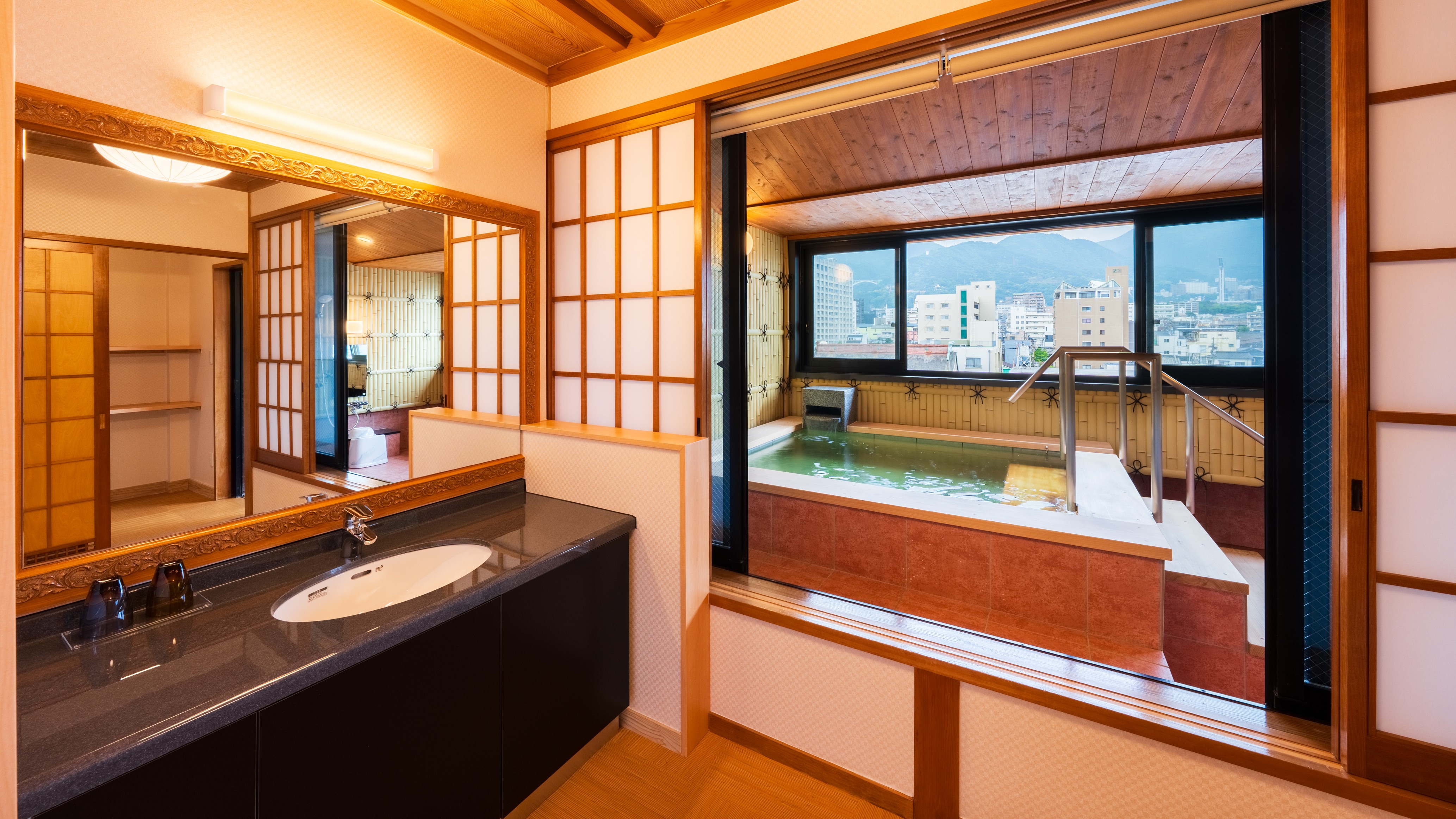 半露天風呂付　和モダン特別室「雪」