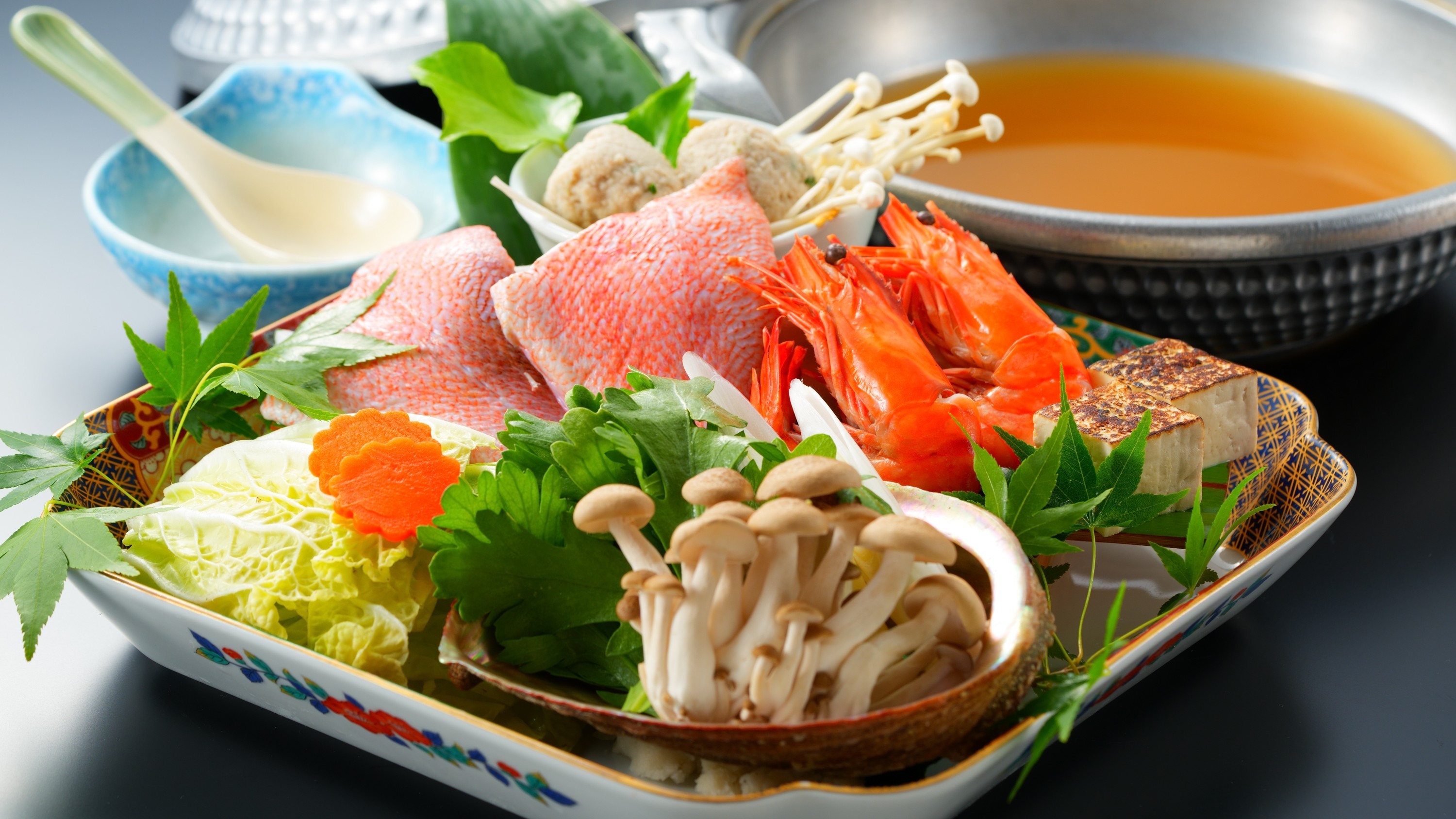 【夕食】魚介と野菜の旨味が染み込んだ出汁とともにお楽しみください。　※2人前