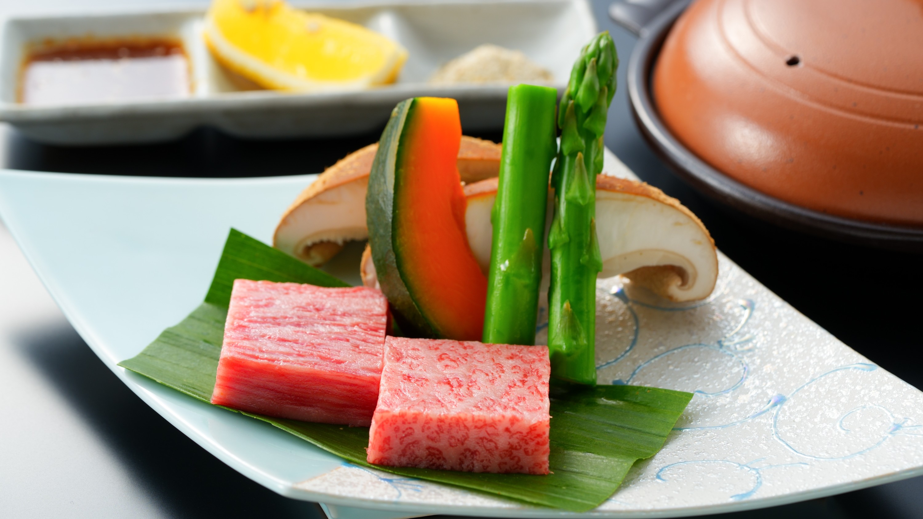 【夕食】豊後牛の陶板焼き一例　