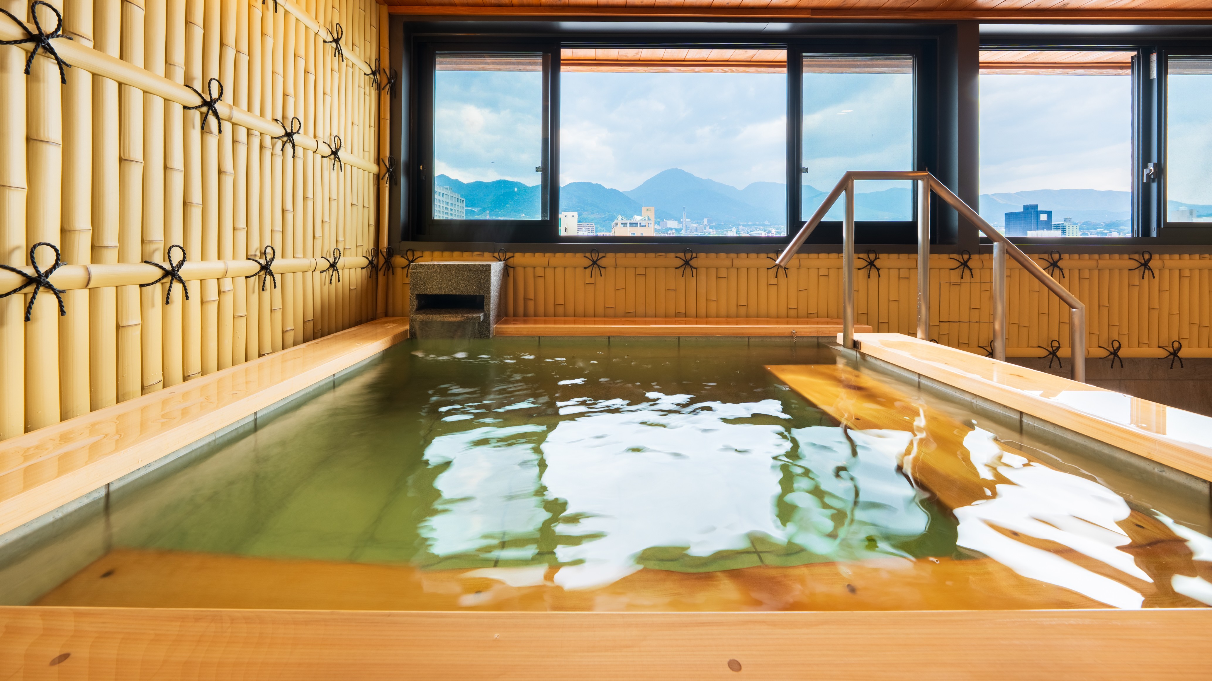 半露天風呂付　和モダン特別室「月」