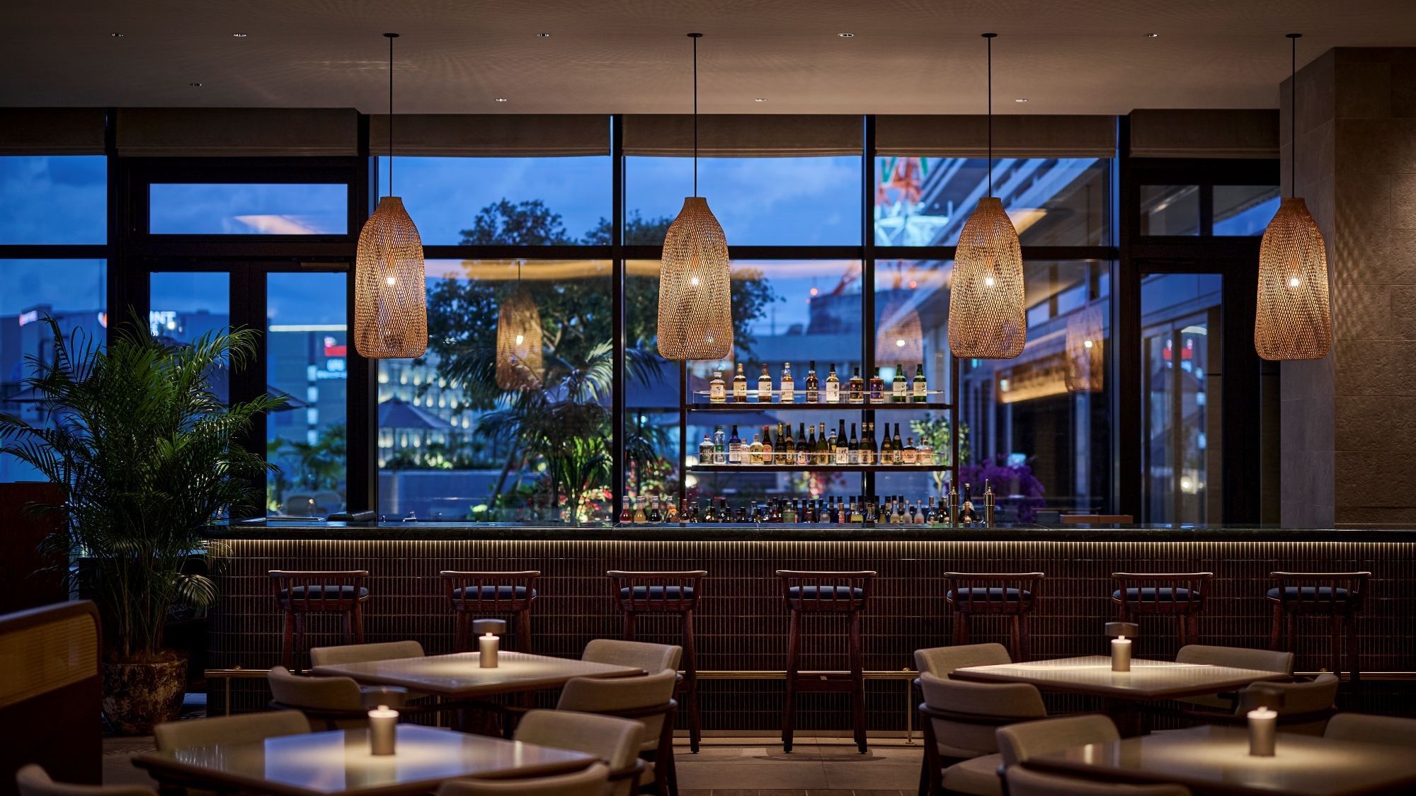 オールデイダイニング 「THE 7th TERRACE RYUKU」 バーカウンター イメージ