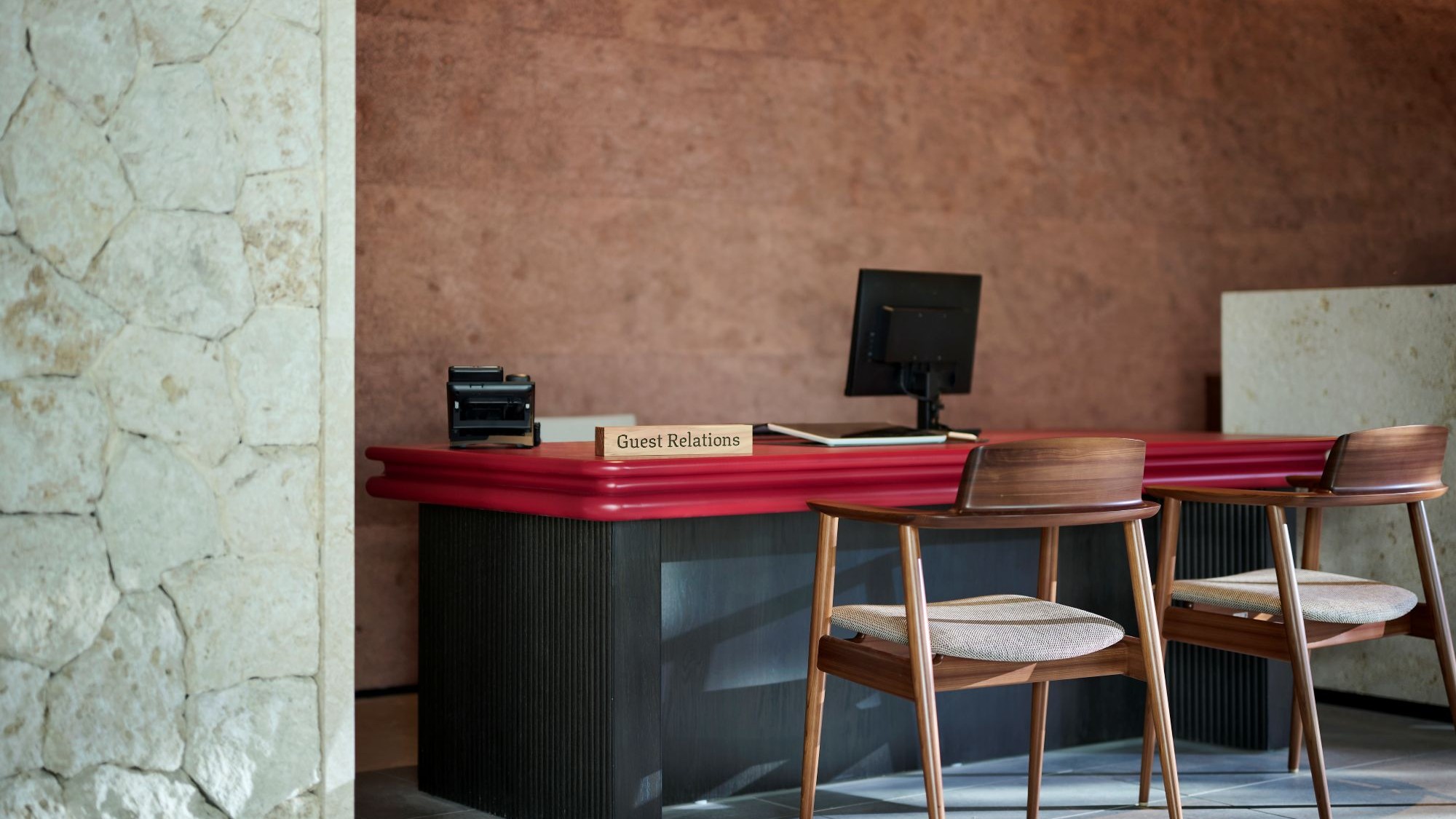 スタッフは24時間常駐しております。