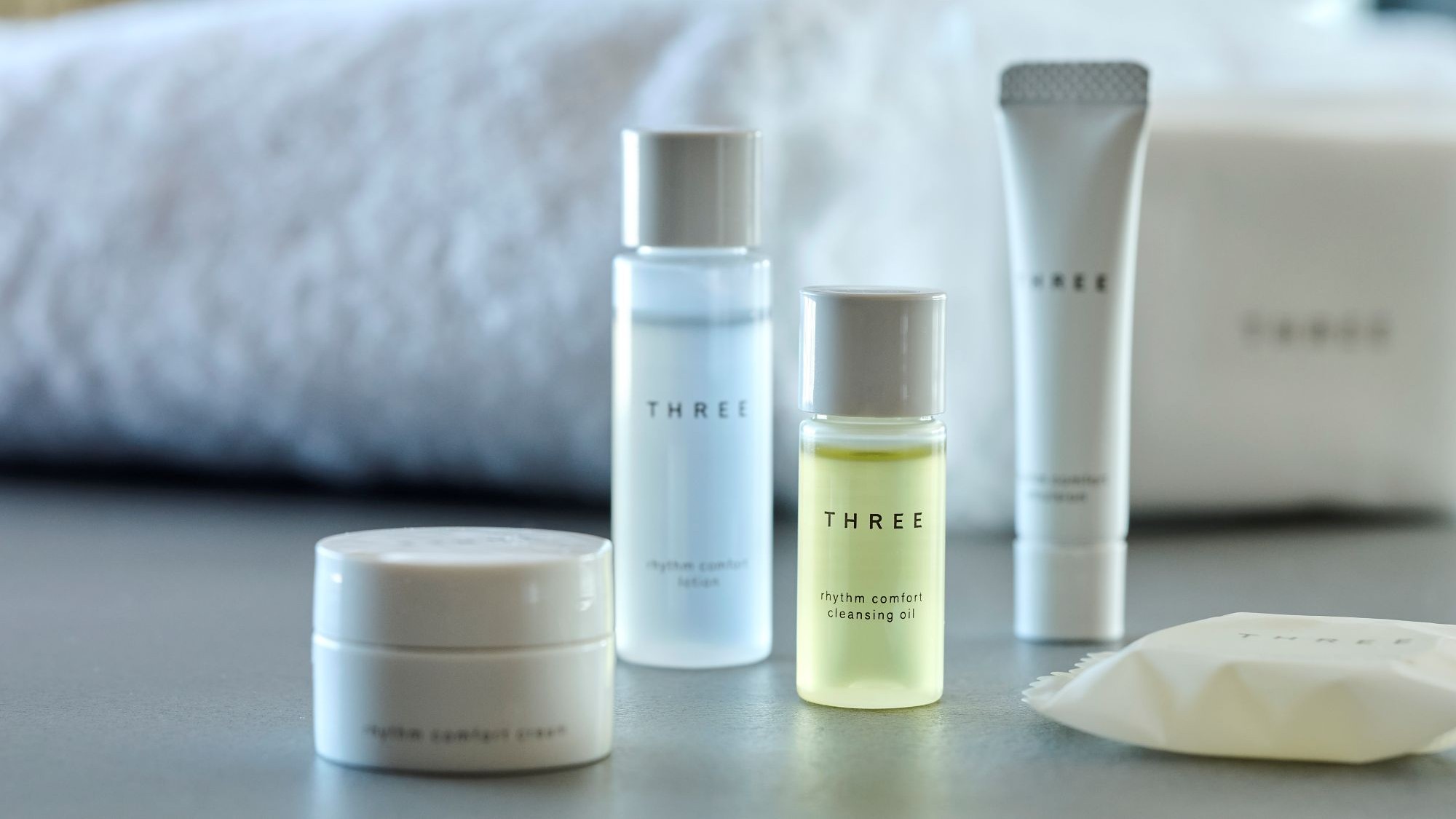 エグゼクティブフロア限定アメニティ「THREE」のスキンケアセット