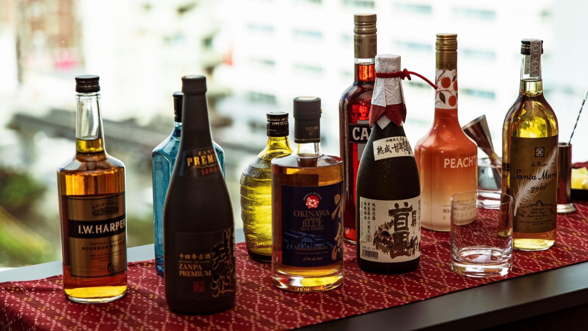 エグゼクティブラウンジでは、時間帯により軽食やコーヒー、アルコールなどのドリンクをご用意しています。