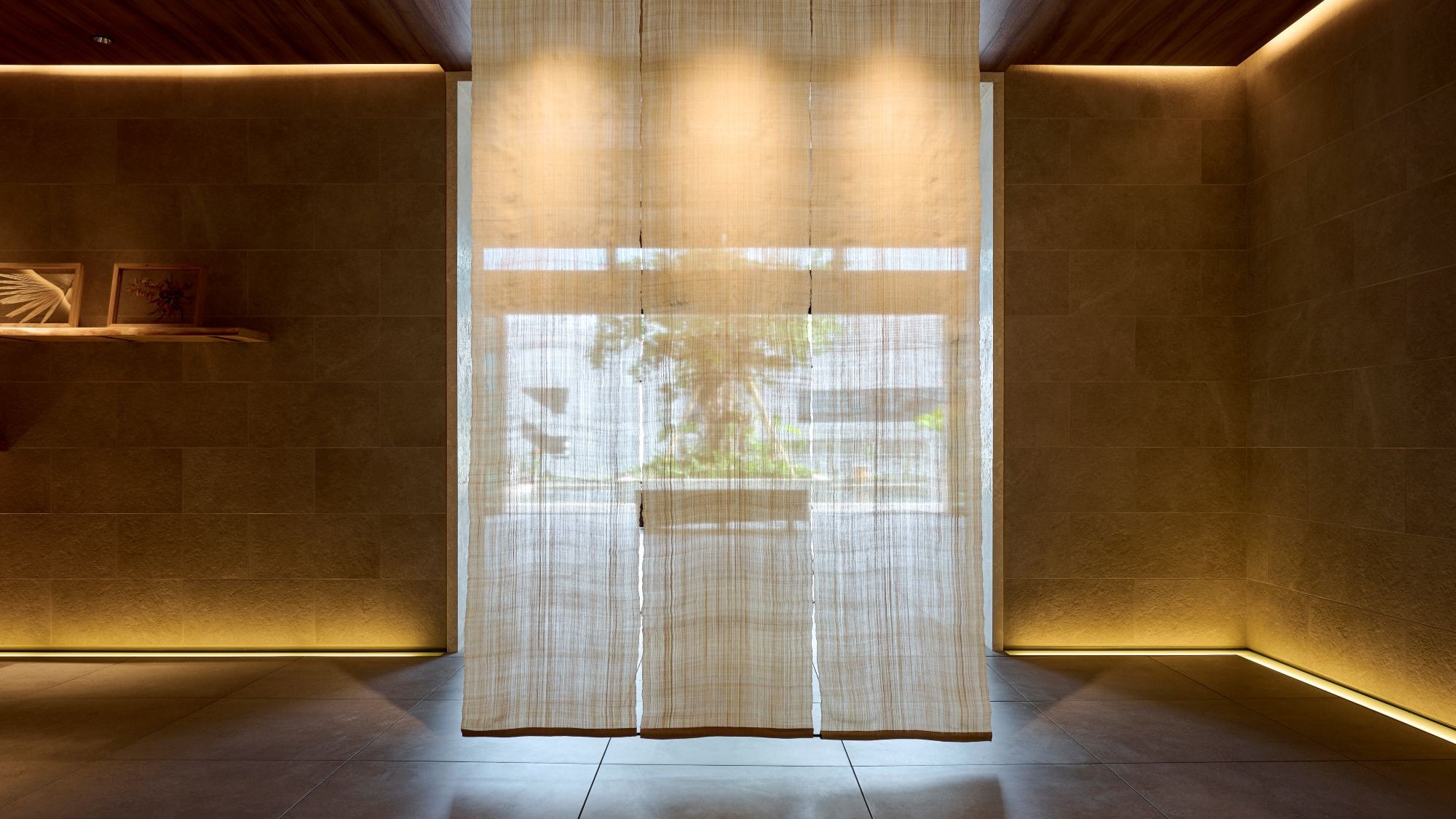 琉球の島々のエネルギーを感じるロビー＆テラス