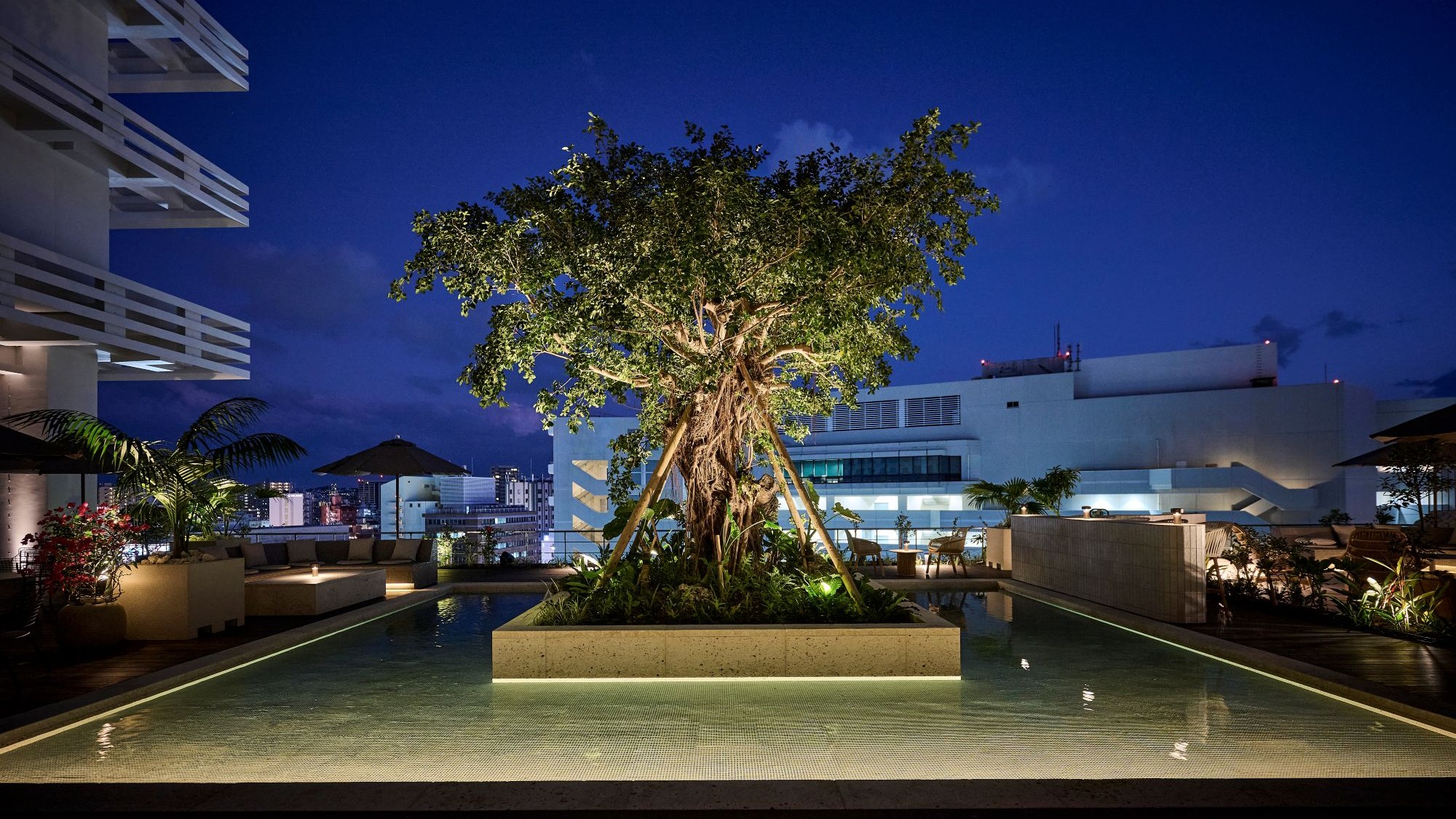 琉球の島々のエネルギーを感じるロビー＆テラス