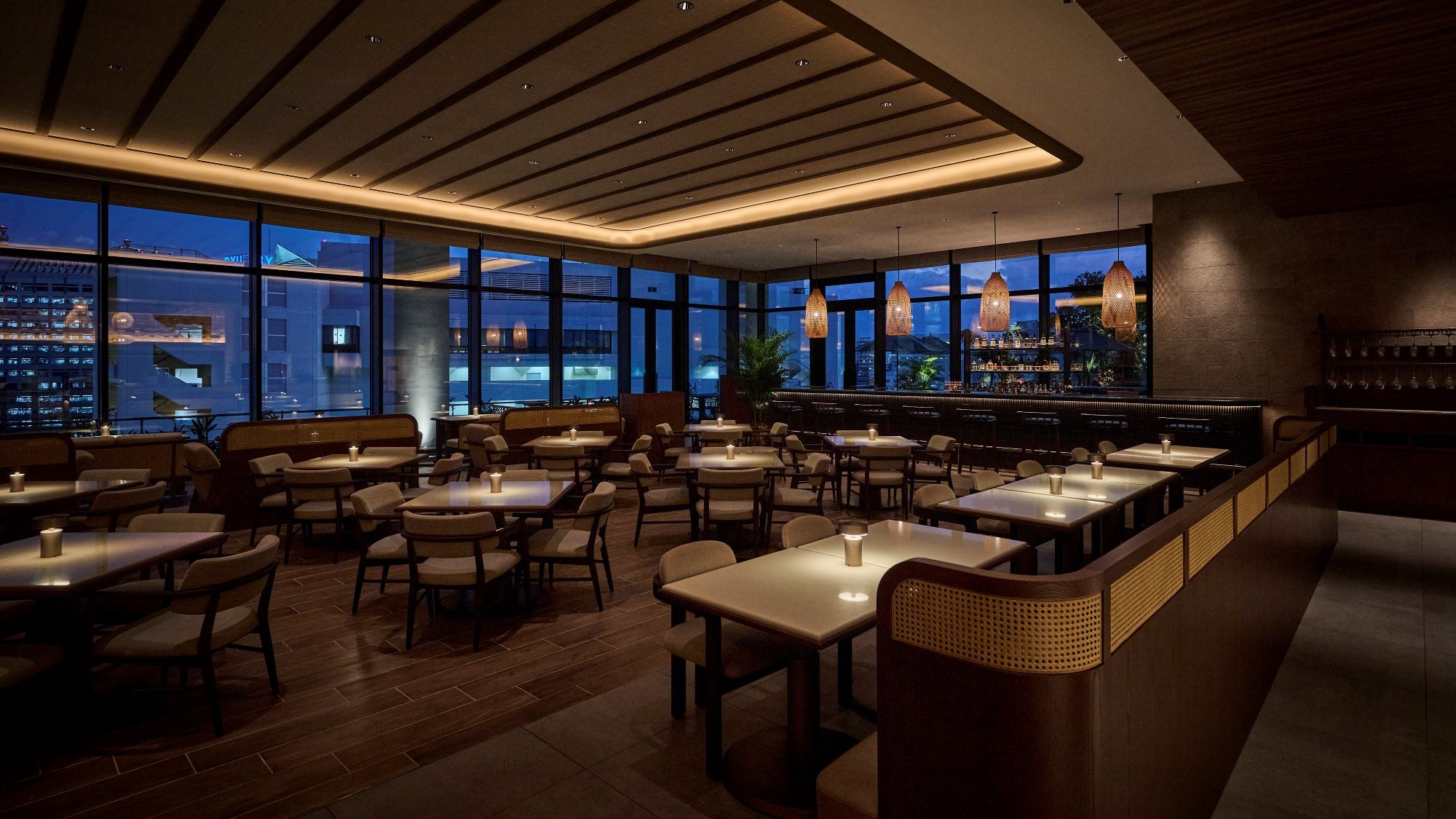 THE 7th TERRACE RYUKYU　ディナータイム店内イメージ