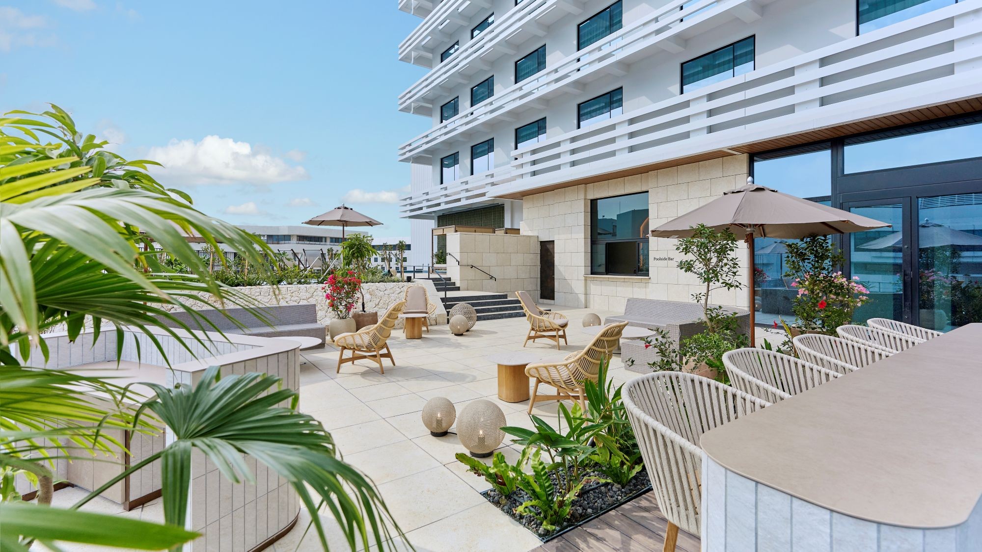 琉球の島々のエネルギーを感じるロビー＆テラス