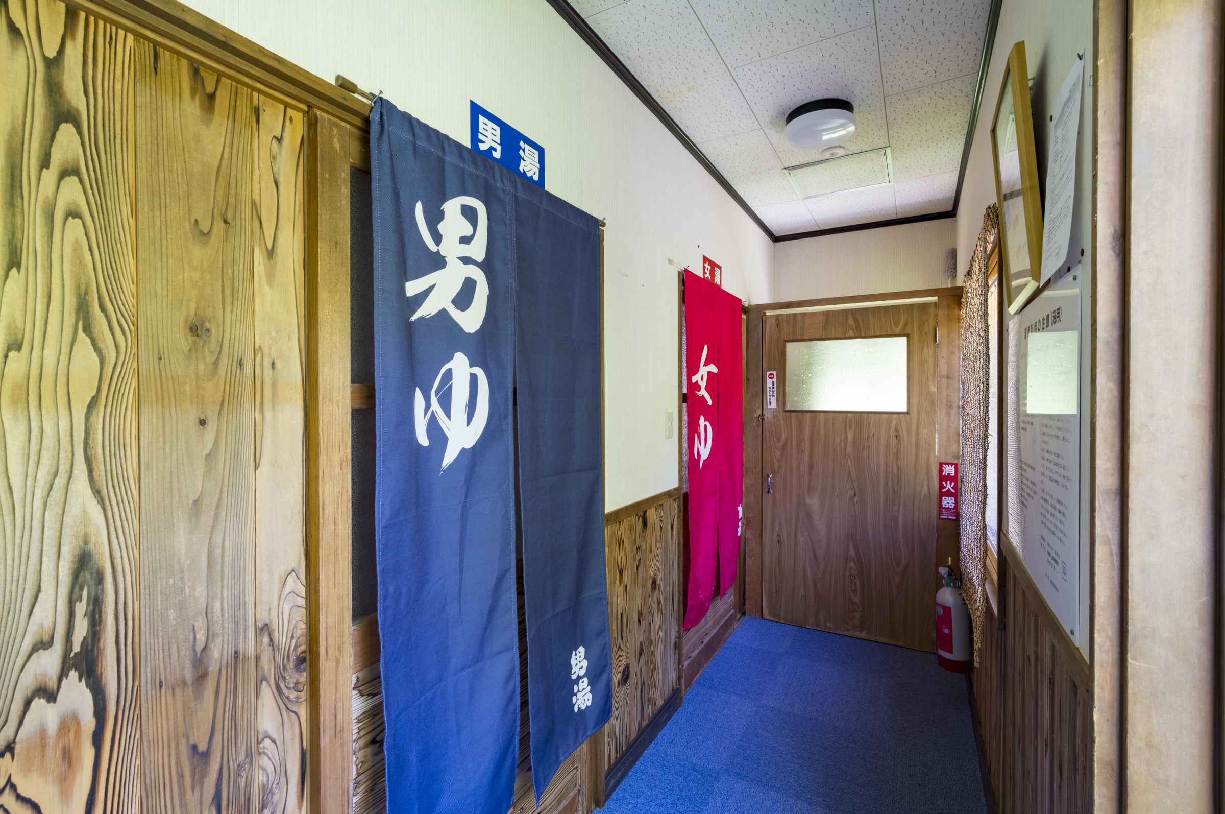 露天風呂・内湯入口