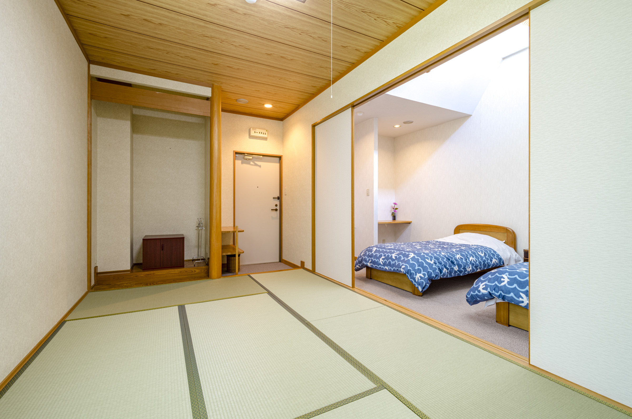 【2人部屋】301／バス・トイレなし／テレビ・エアコン完備