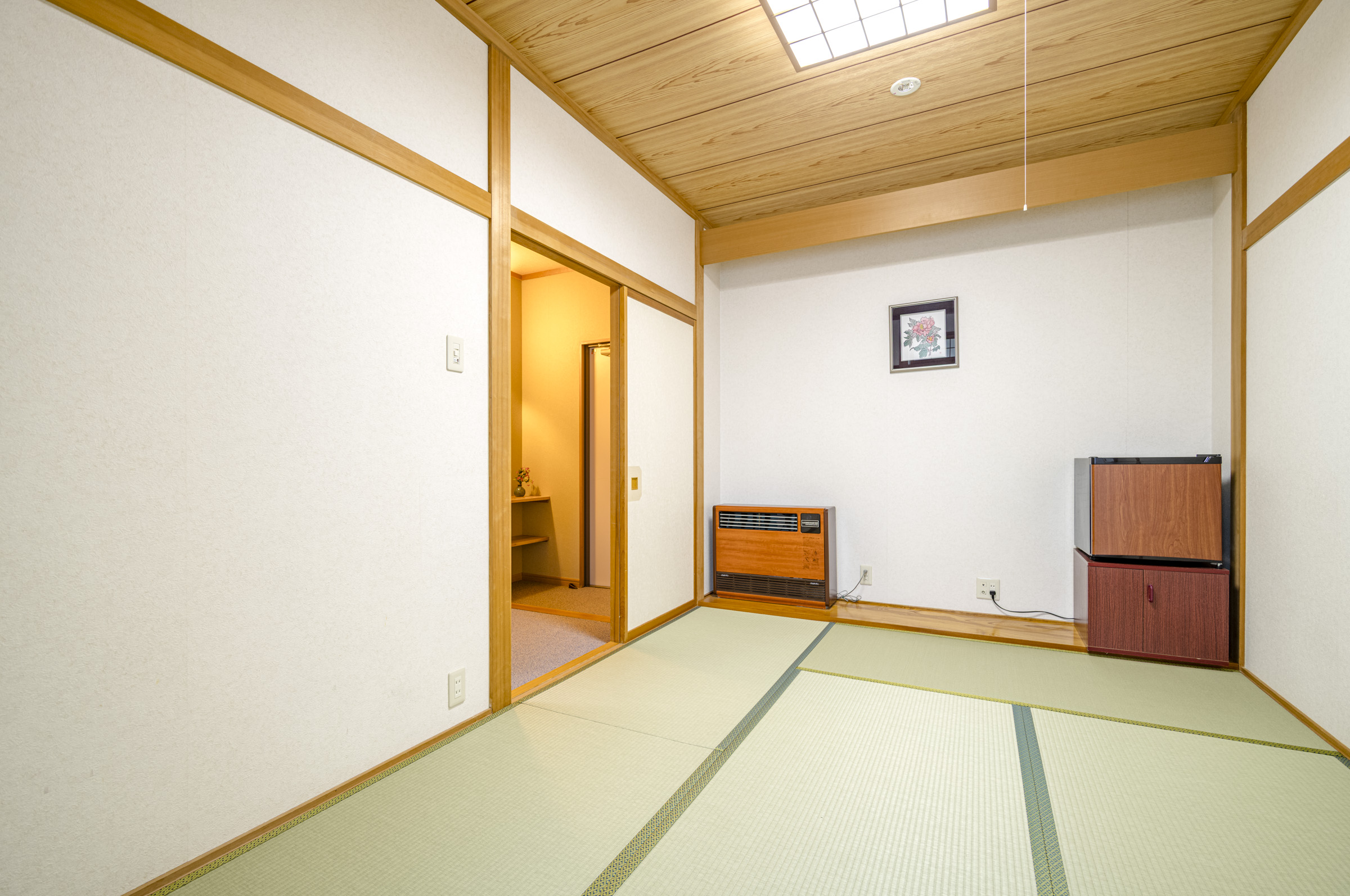 【2人部屋】203・205／バス・トイレ付き／テレビ・エアコン完備