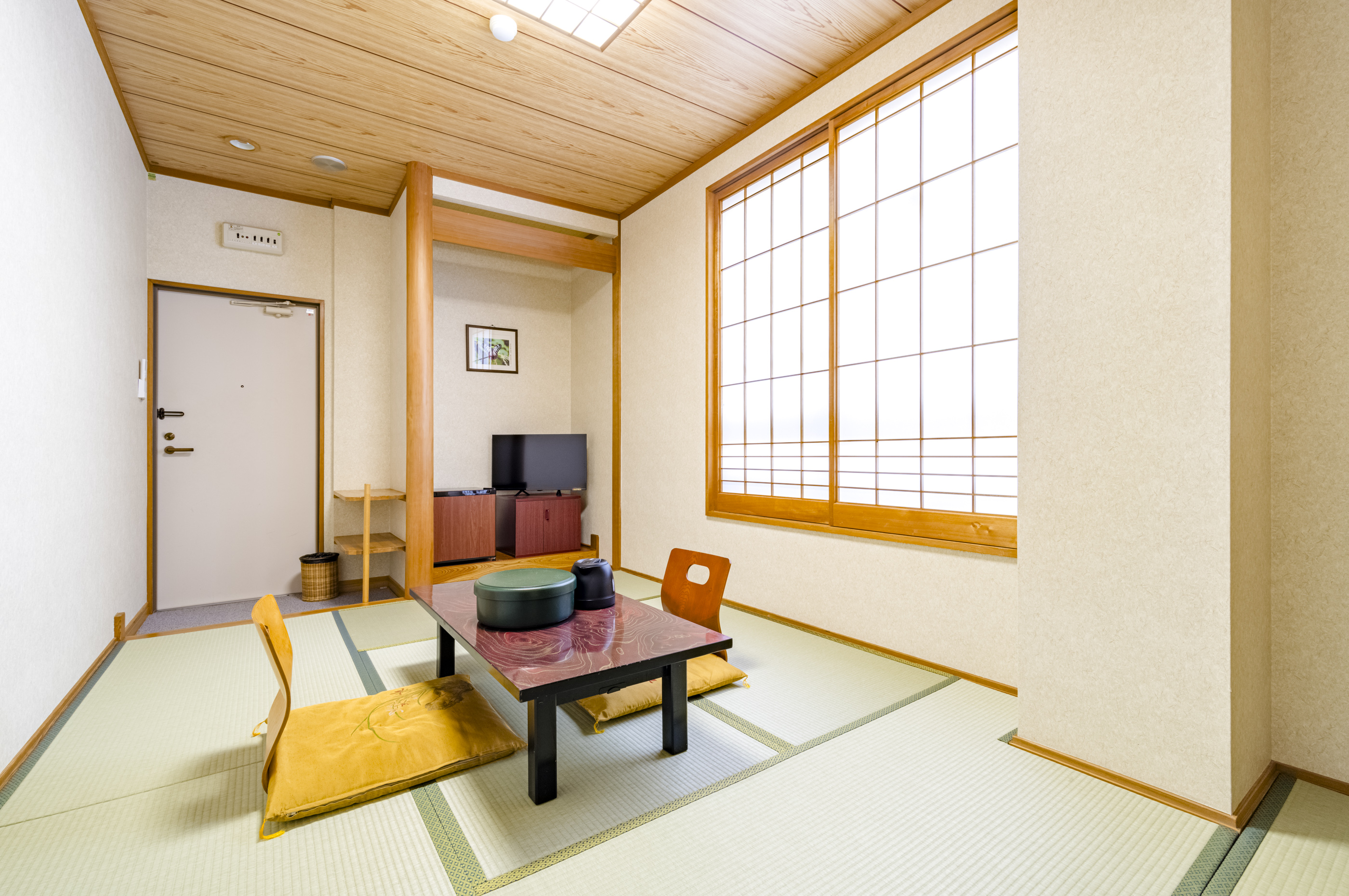 【3人部屋】302、303／バス・トイレなし／エアコン完備