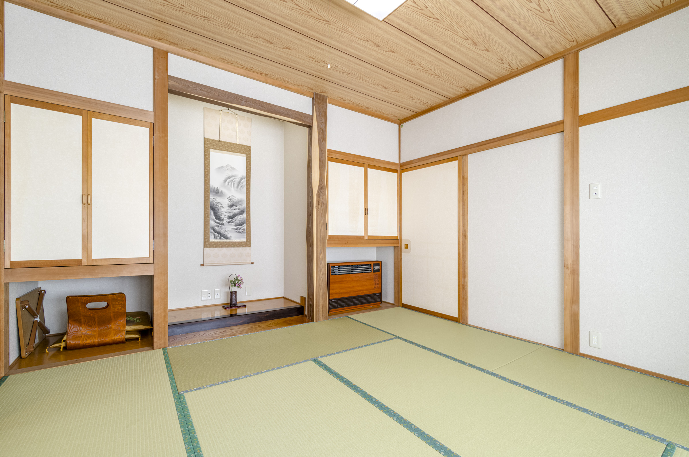 【4人部屋】201・202・206／バストイレ付／テレビ・エアコン完備