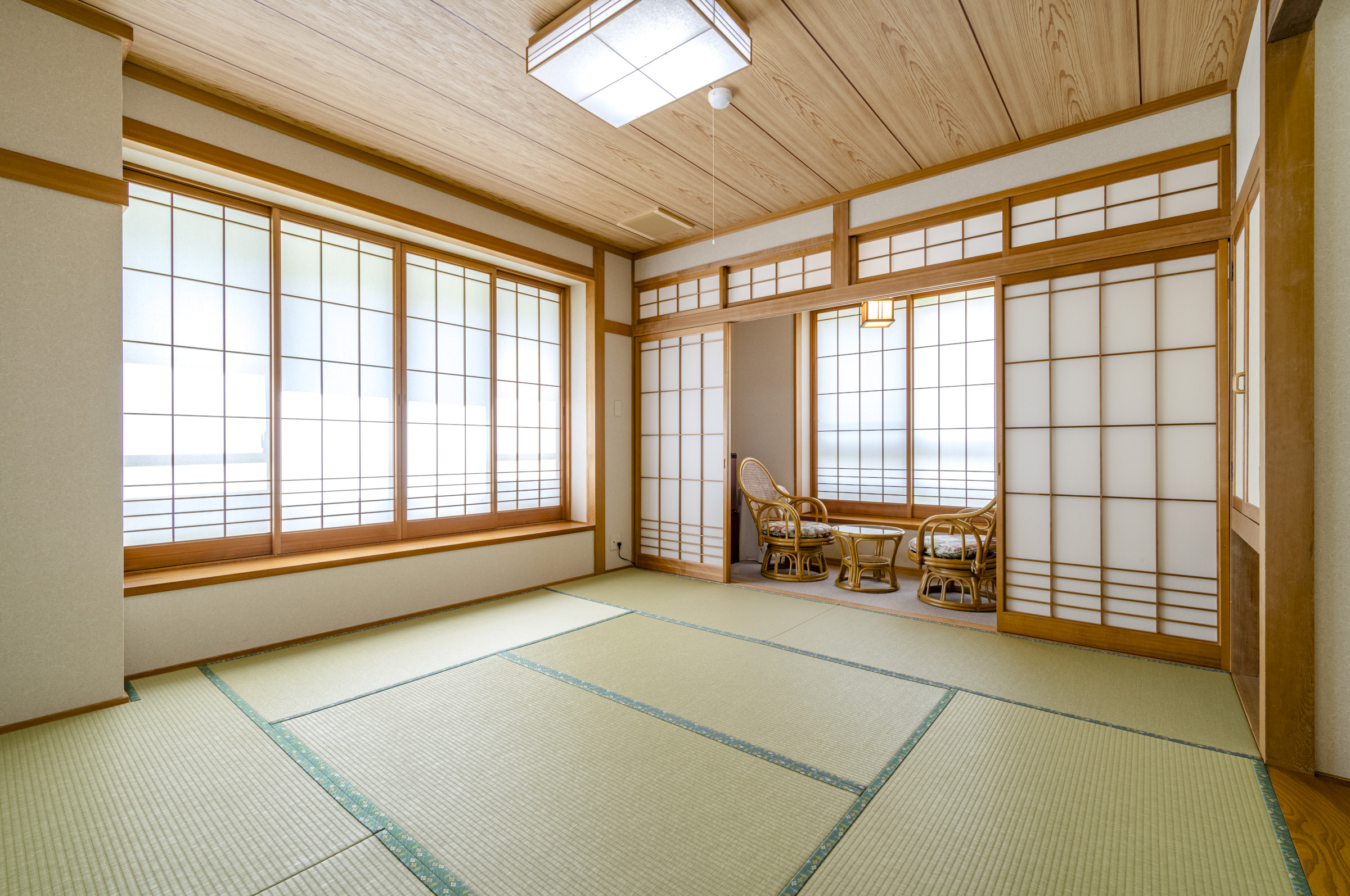 【4人部屋】201・202・206／バストイレ付／テレビ・エアコン完備