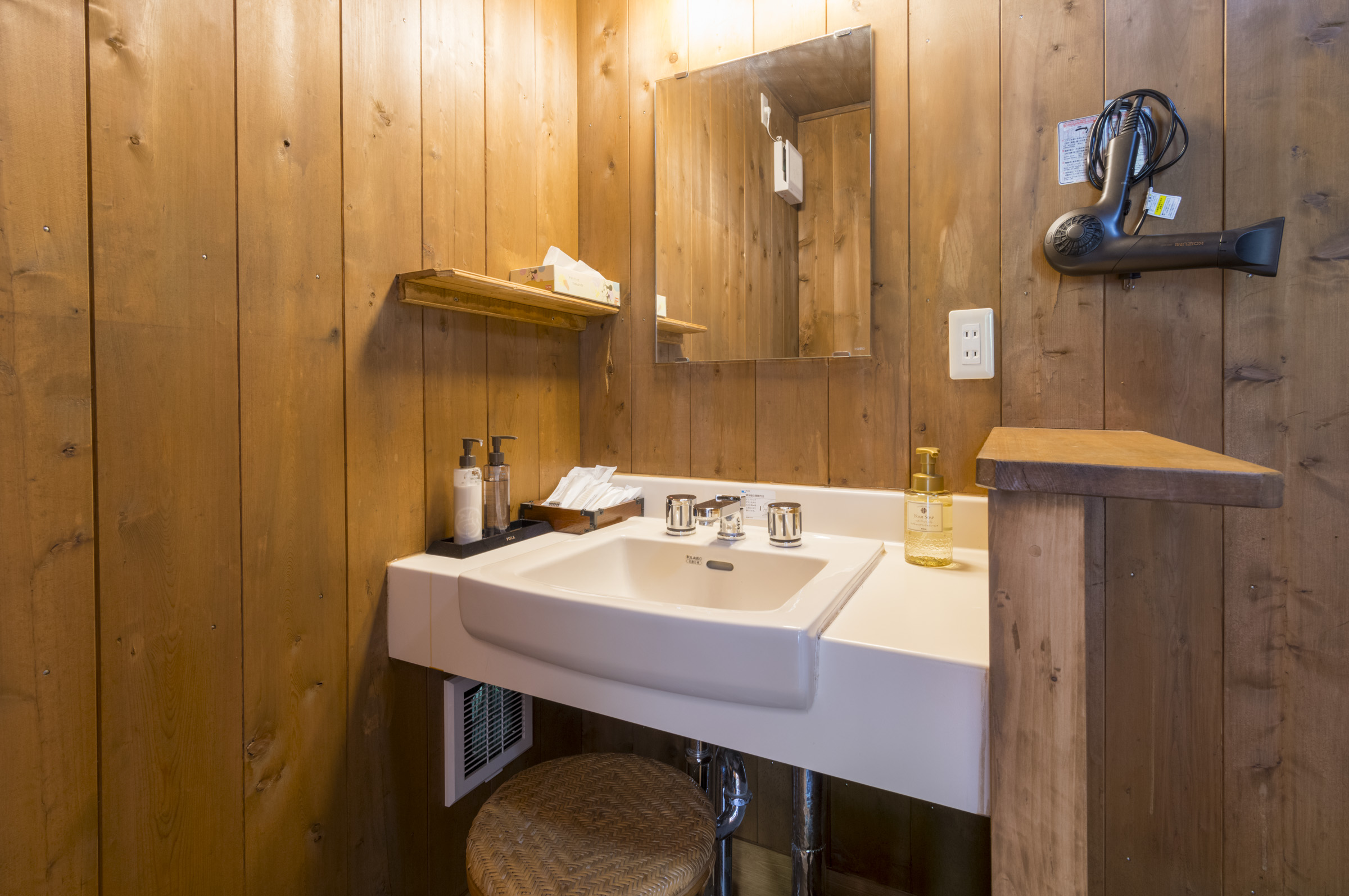 脱衣場の洗面所