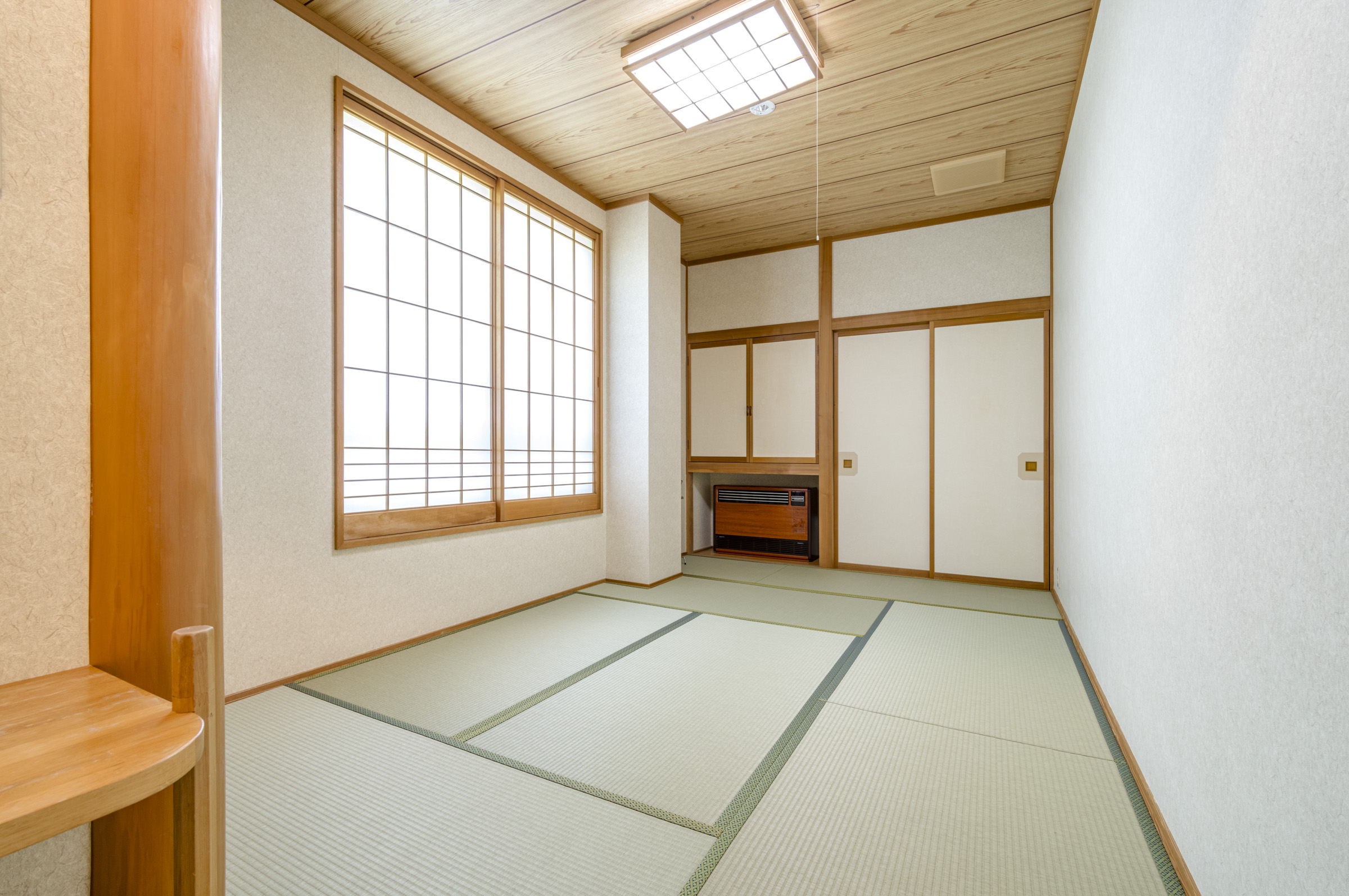 【2人部屋】303／バス・トイレなし／テレビ・エアコン完備