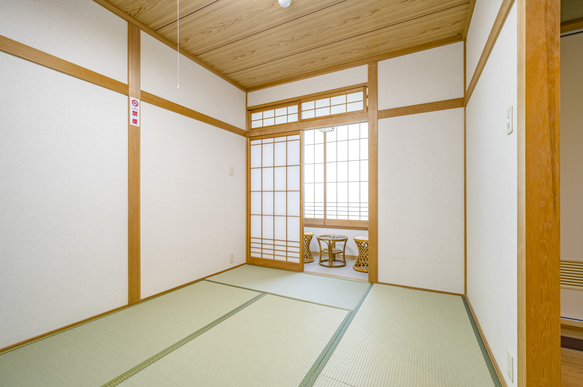 【2人部屋】203・205／バス・トイレ付き／テレビ・エアコン完備