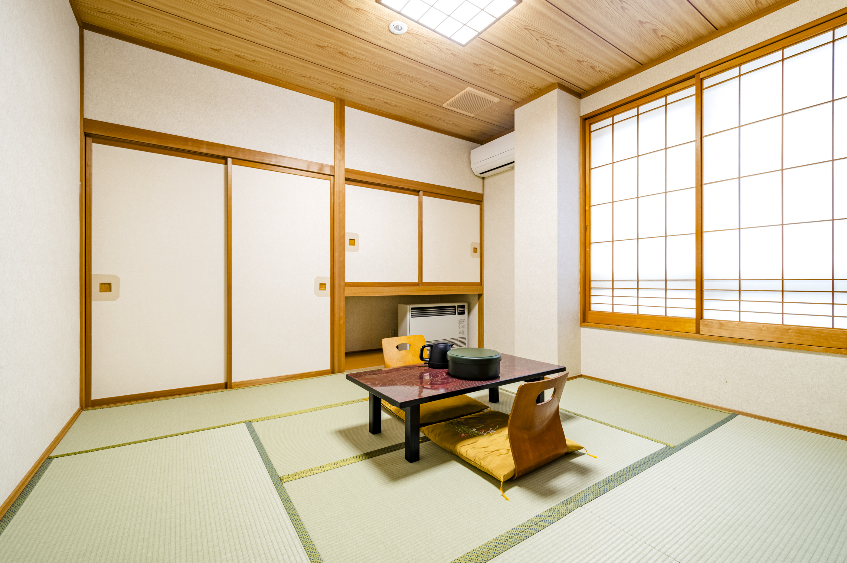 【3人部屋】306／バス・トイレなし／エアコン完備