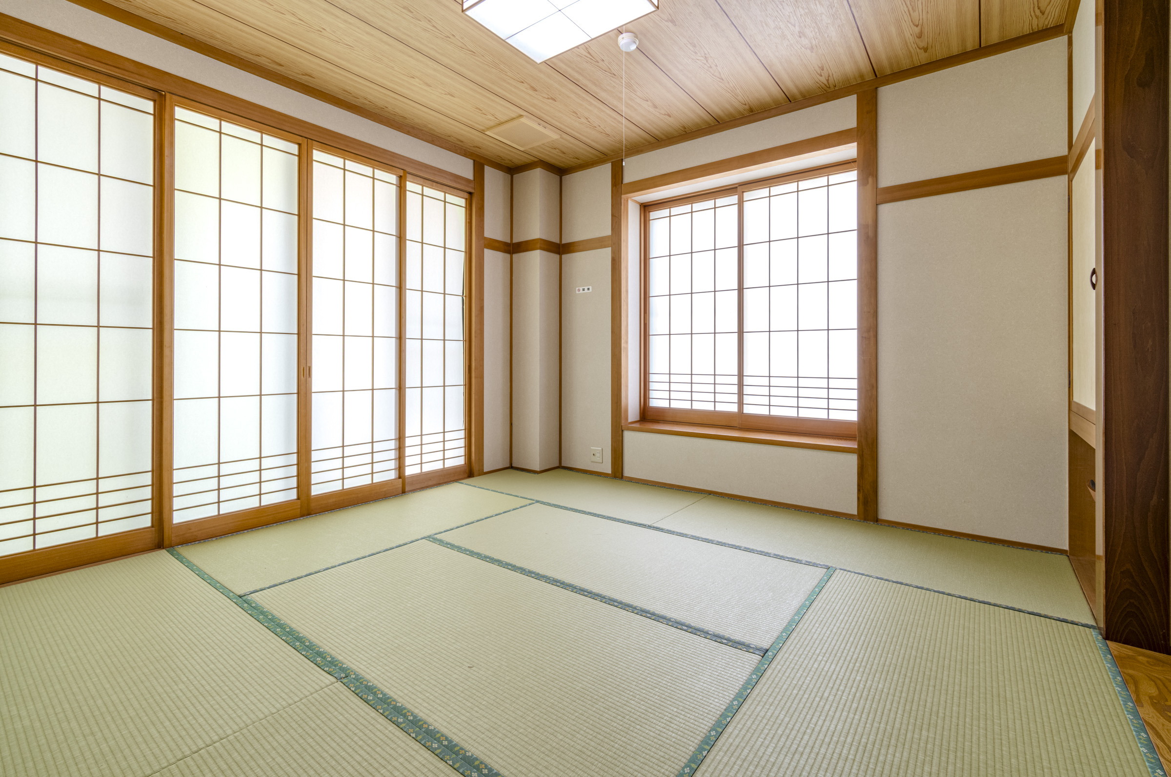 【3人部屋】101・102／バス・トイレ付き／テレビ・エアコン完備