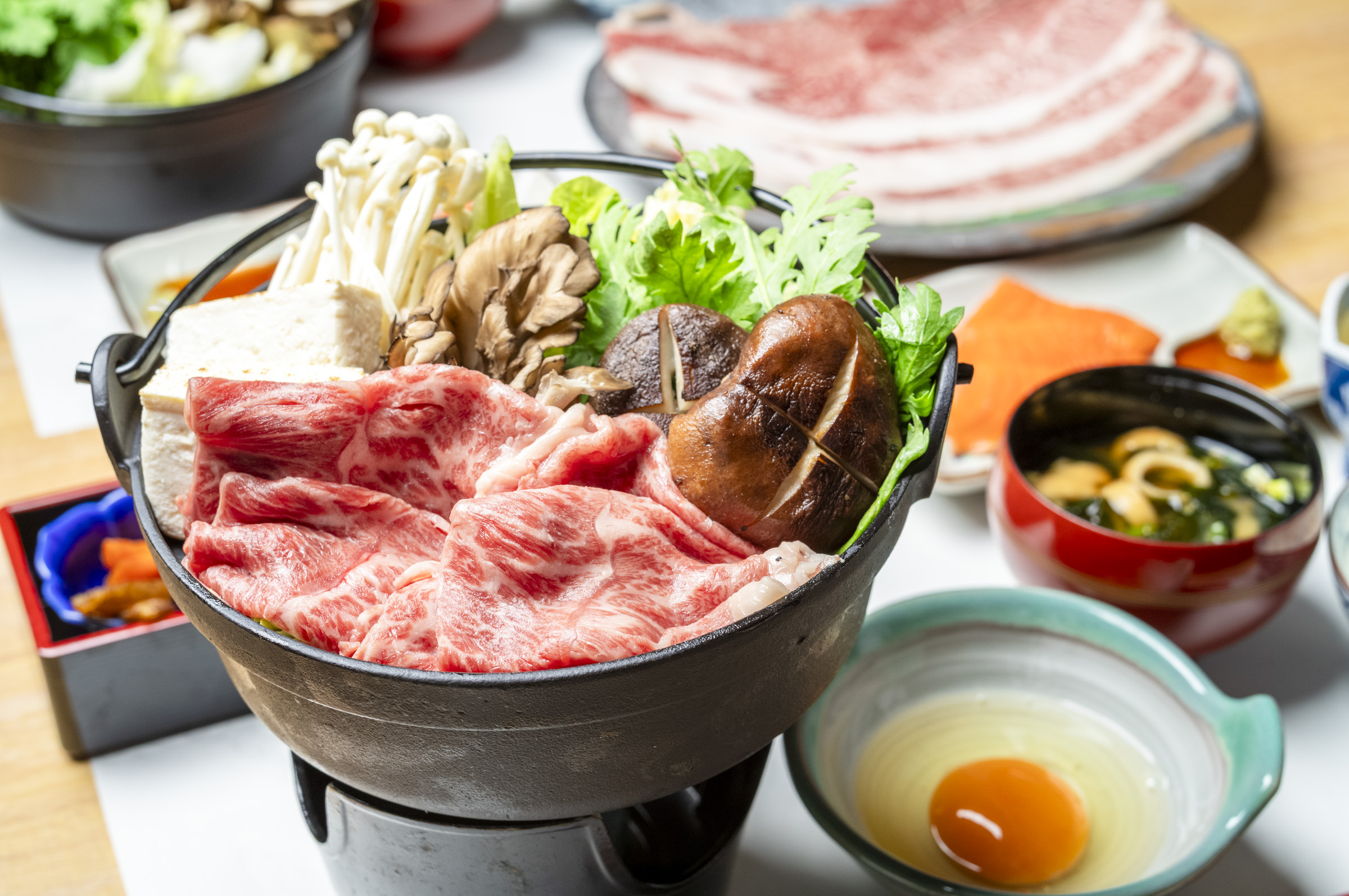 【夕食】お腹いっぱい！黒毛和牛すき焼きと信州産のお米で！