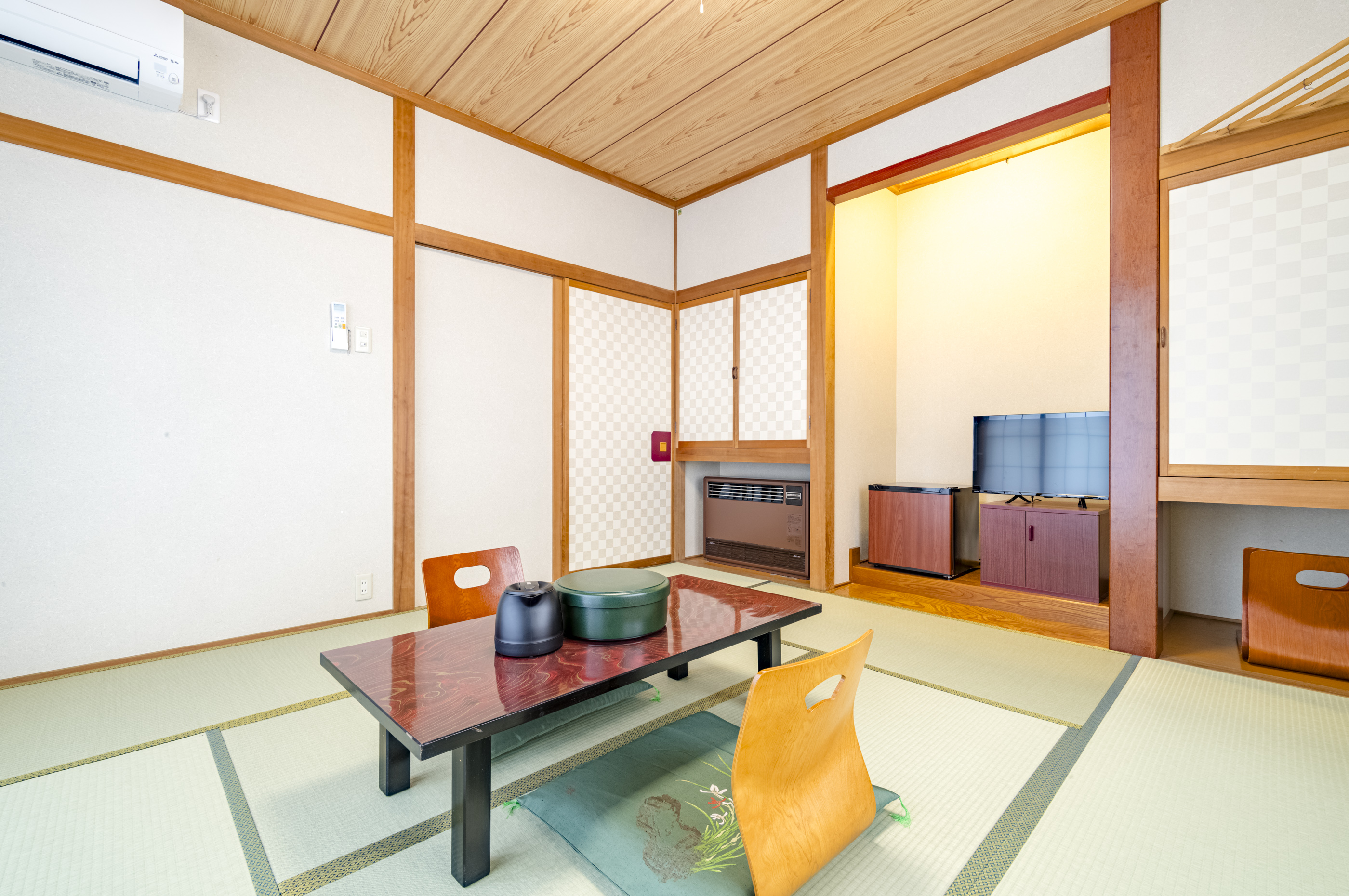【3人部屋】101・102／バス・トイレ付き／エアコン完備