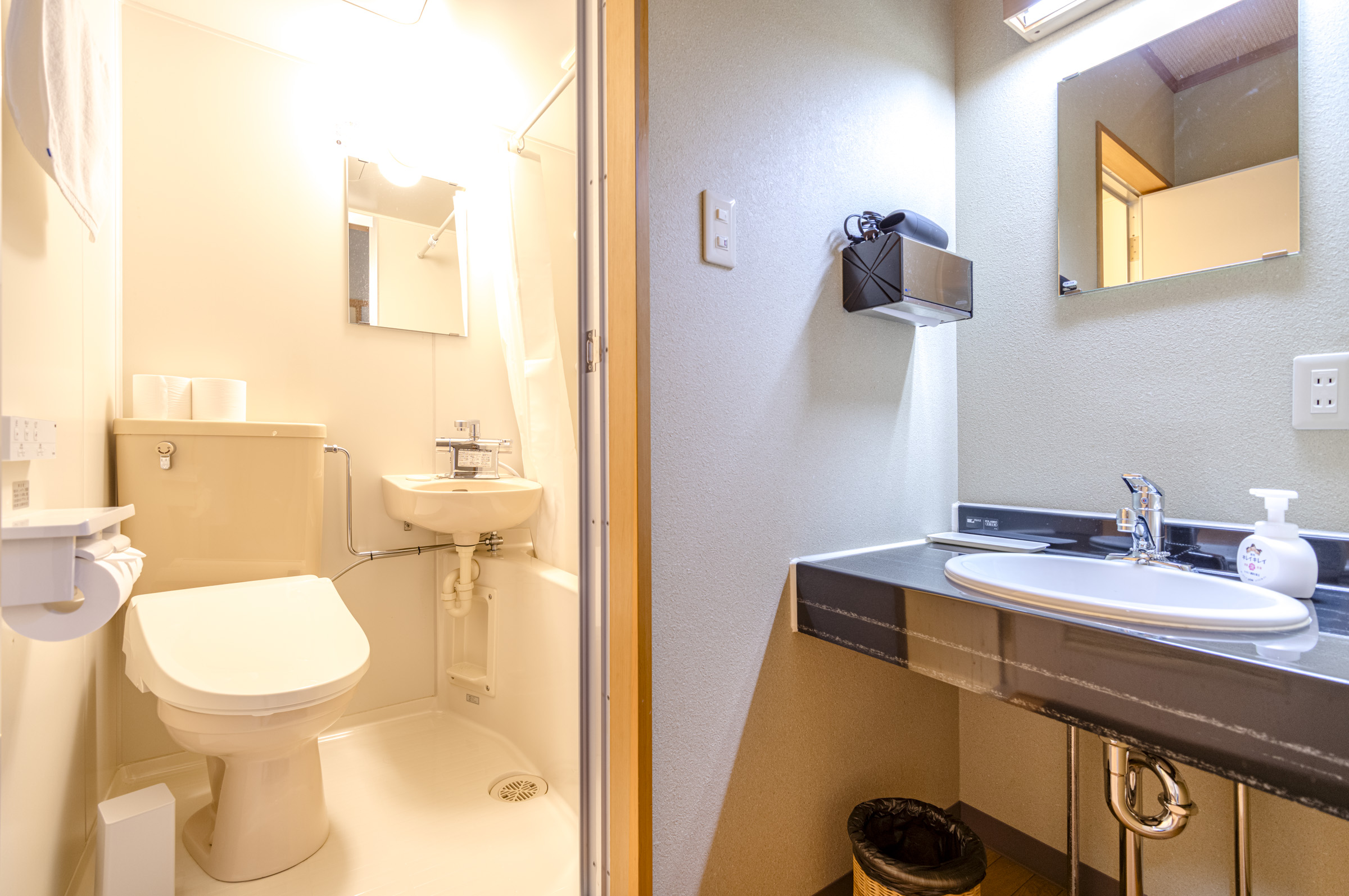 【2人部屋】203・205／バス・トイレ付き／テレビ・エアコン完備