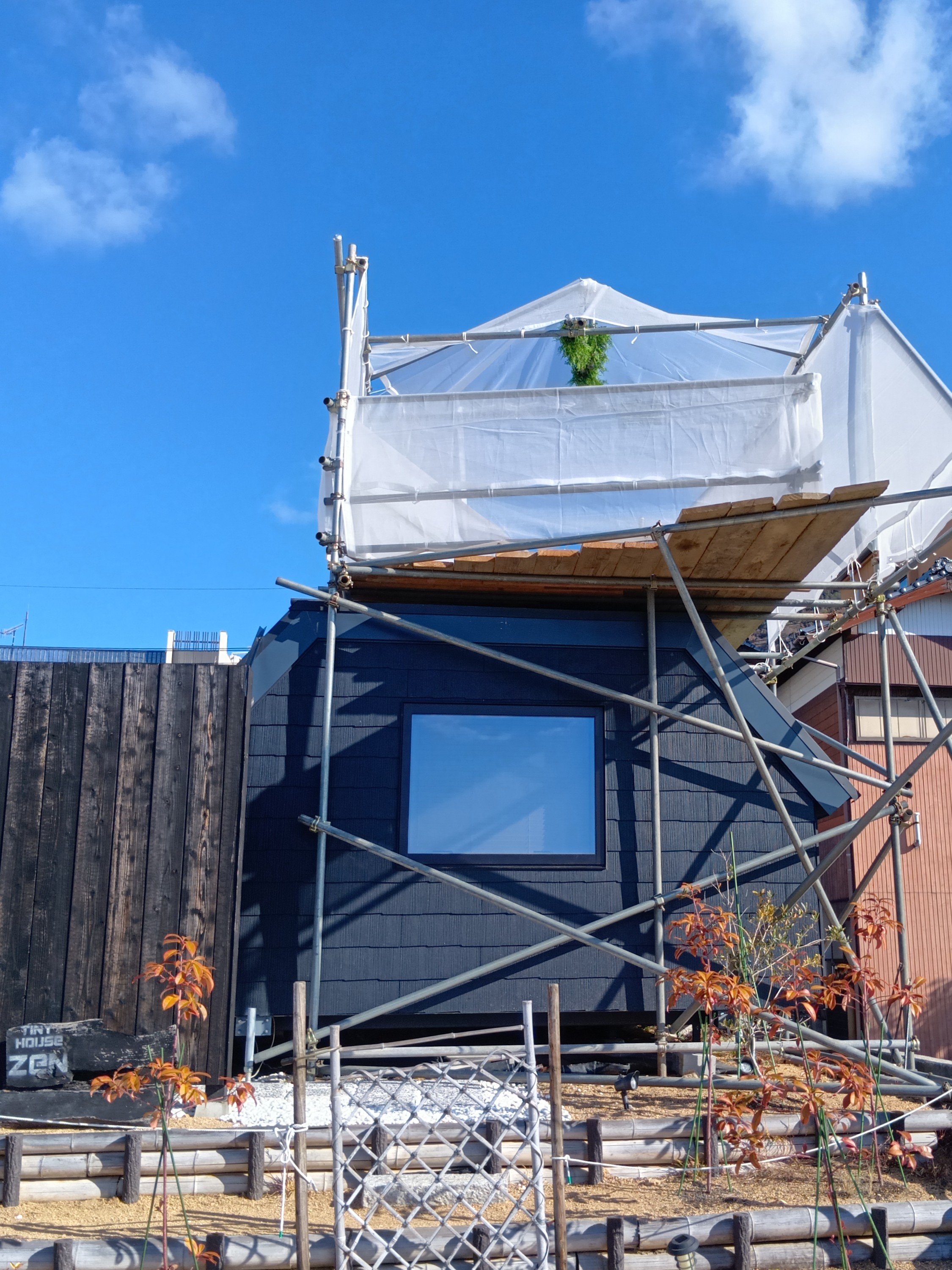 小屋の上に展望台を開設