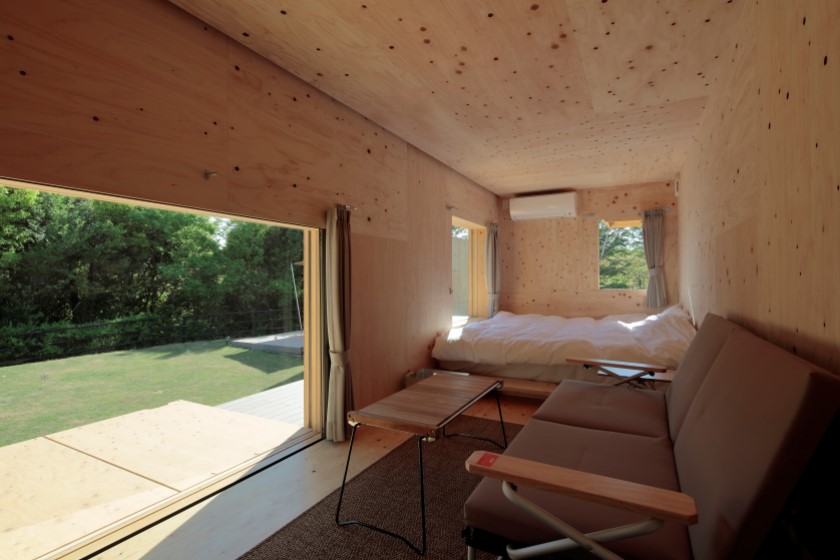 住箱部屋内_窓内観