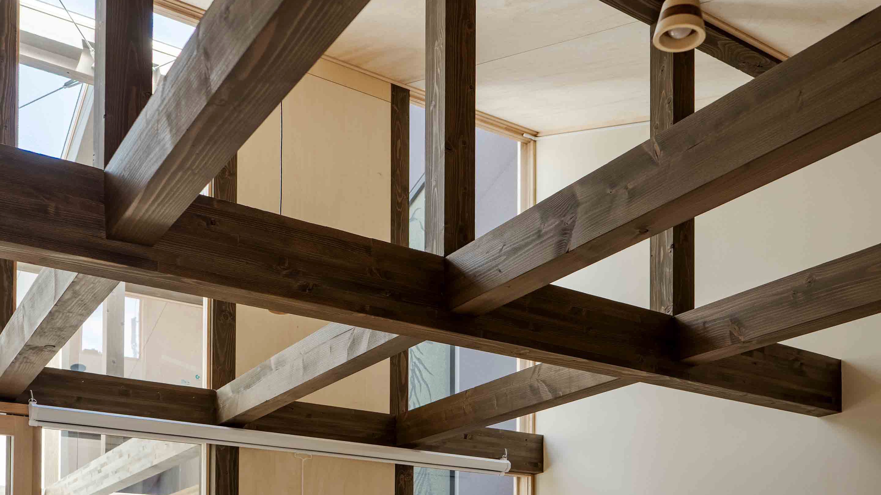 天井の梁【花里町 あおの花】