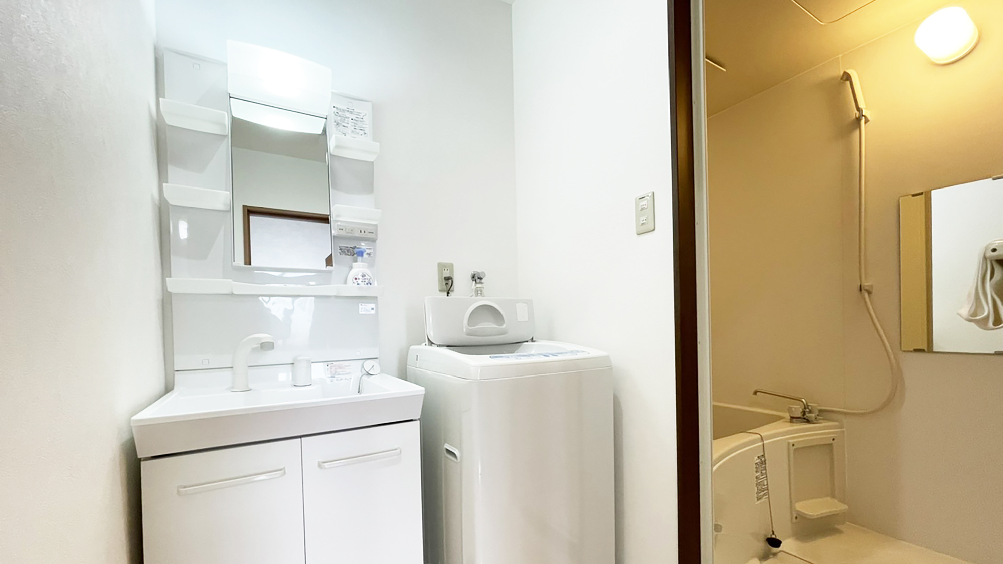 【客室設備】洗い場付バスルーム、家電付キッチン、洗濯機などの設備を整えております。